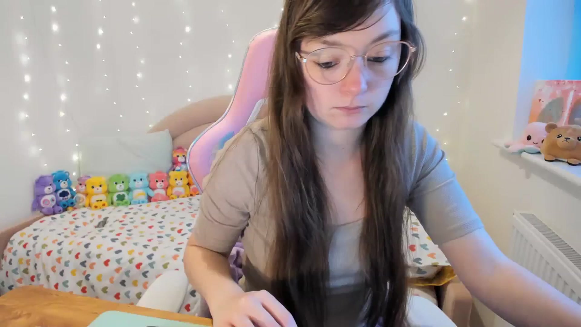 Gallery image thumbnail from JessieBear_'s myfreecams stream on, 11/20/2023, 15:05 image 18 of 20