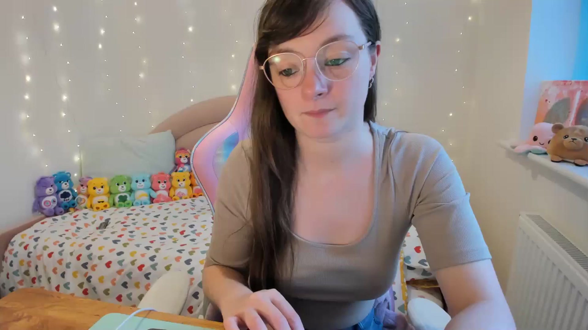 Gallery image thumbnail from JessieBear_'s myfreecams stream on, 11/20/2023, 15:20 image 8 of 20