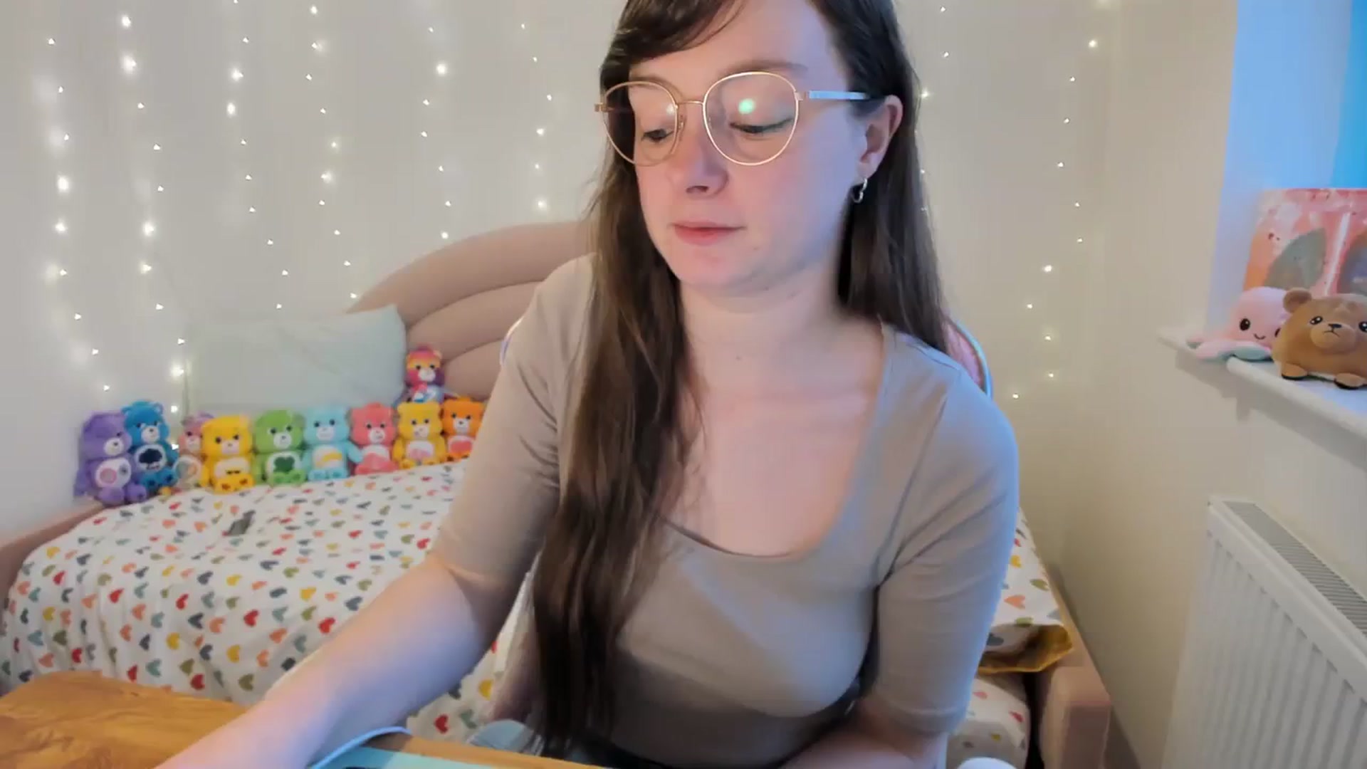 Gallery image thumbnail from JessieBear_'s myfreecams stream on, 11/20/2023, 15:20 image 18 of 20