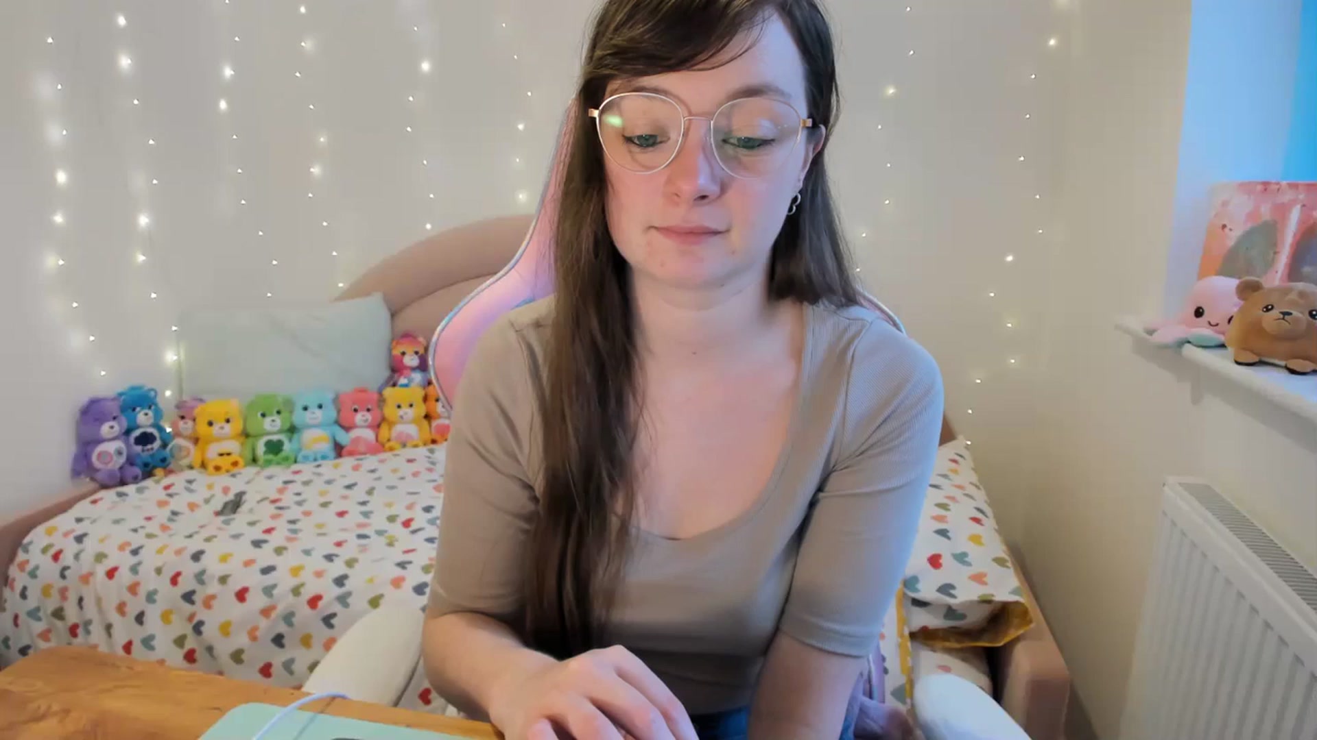 Gallery image thumbnail from JessieBear_'s myfreecams stream on, 11/20/2023, 15:20 image 16 of 20