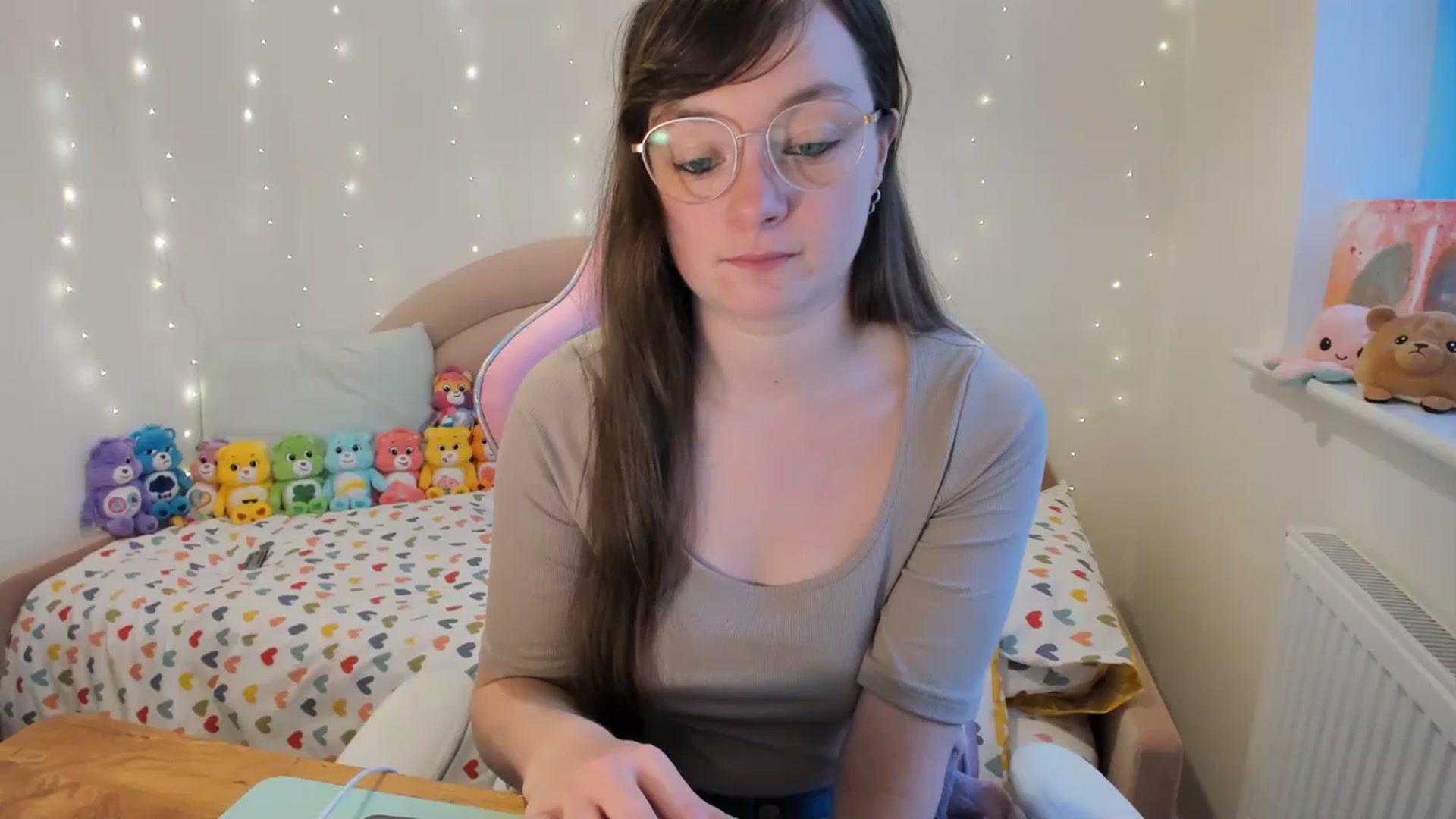 Gallery image thumbnail from JessieBear_'s myfreecams stream on, 11/20/2023, 15:20 image 20 of 20