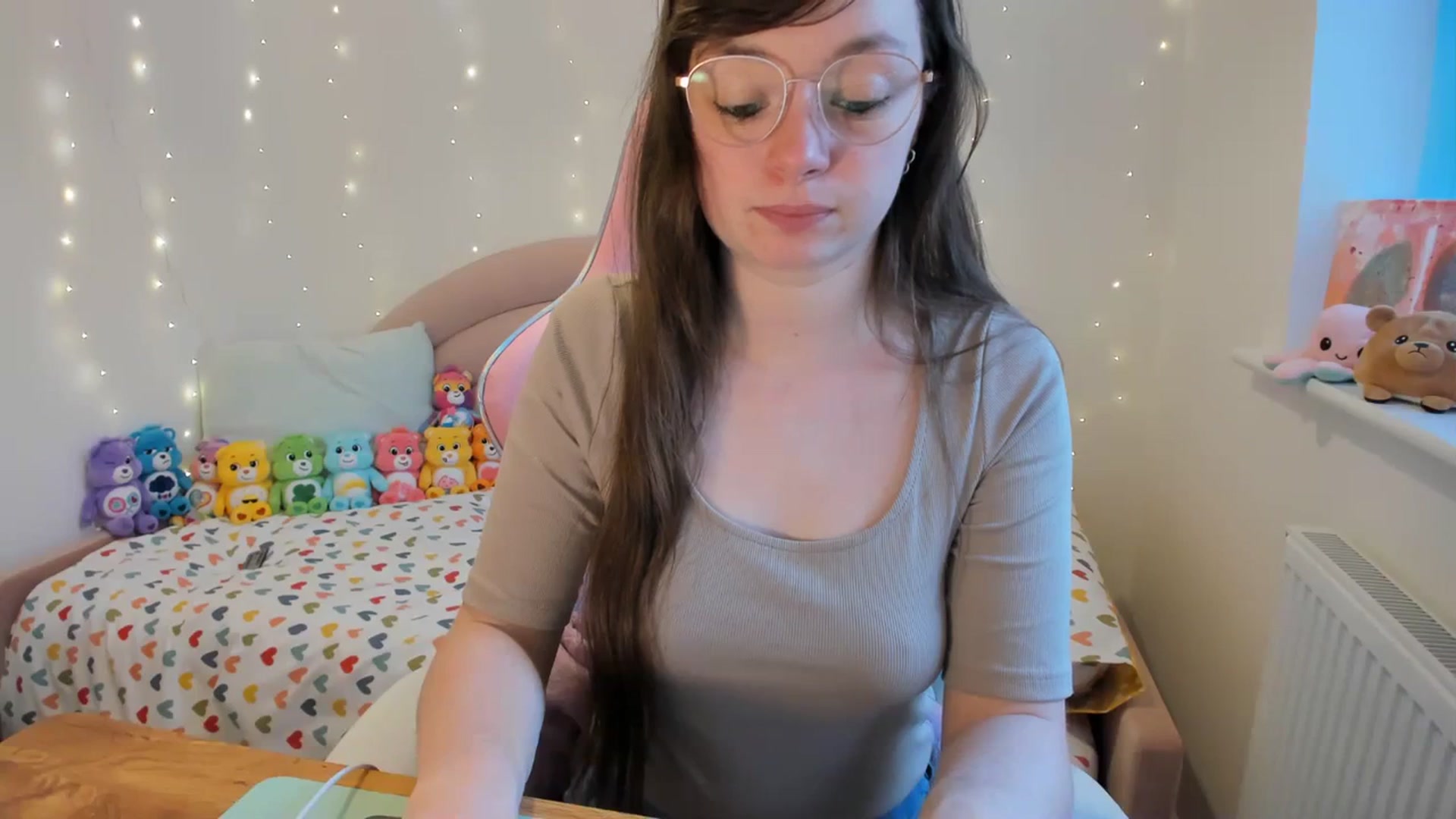 Gallery image thumbnail from JessieBear_'s myfreecams stream on, 11/20/2023, 15:20 image 6 of 20