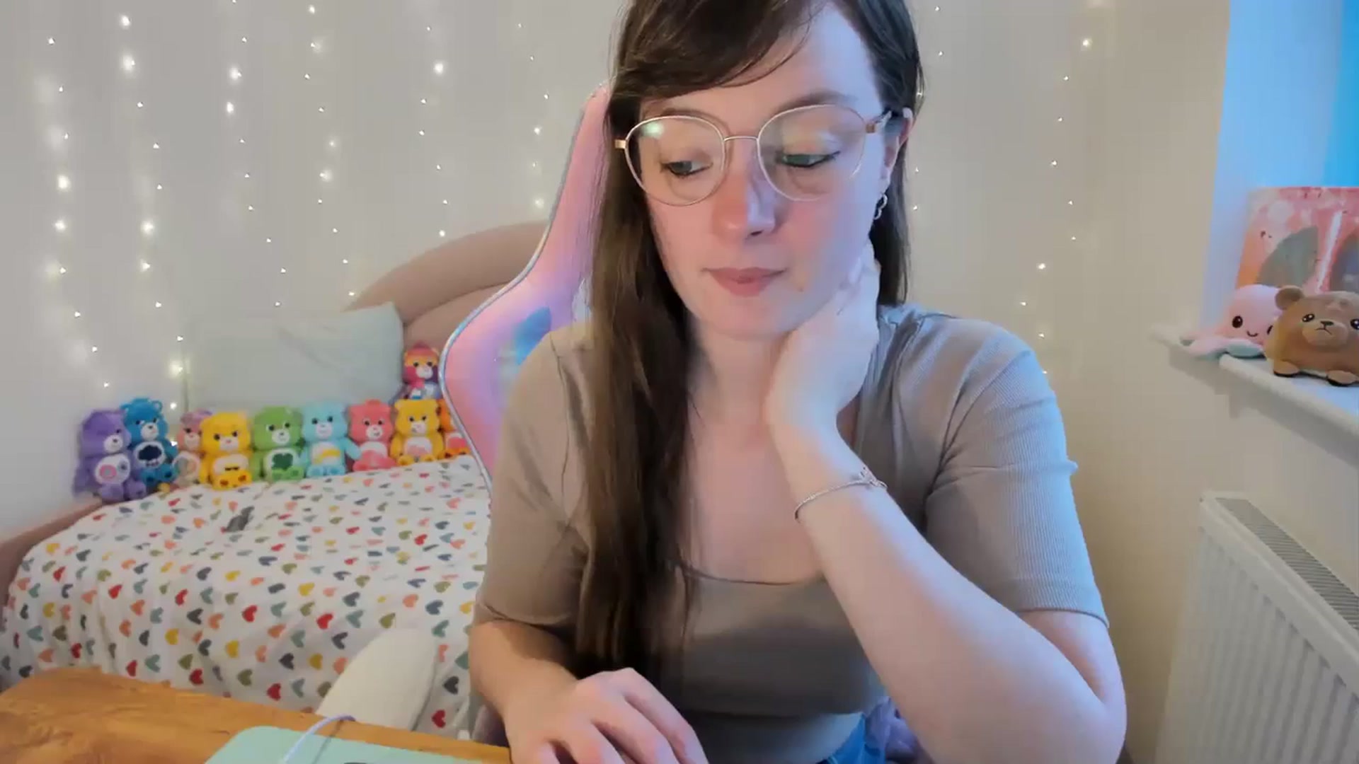 Gallery image thumbnail from JessieBear_'s myfreecams stream on, 11/20/2023, 15:20 image 9 of 20