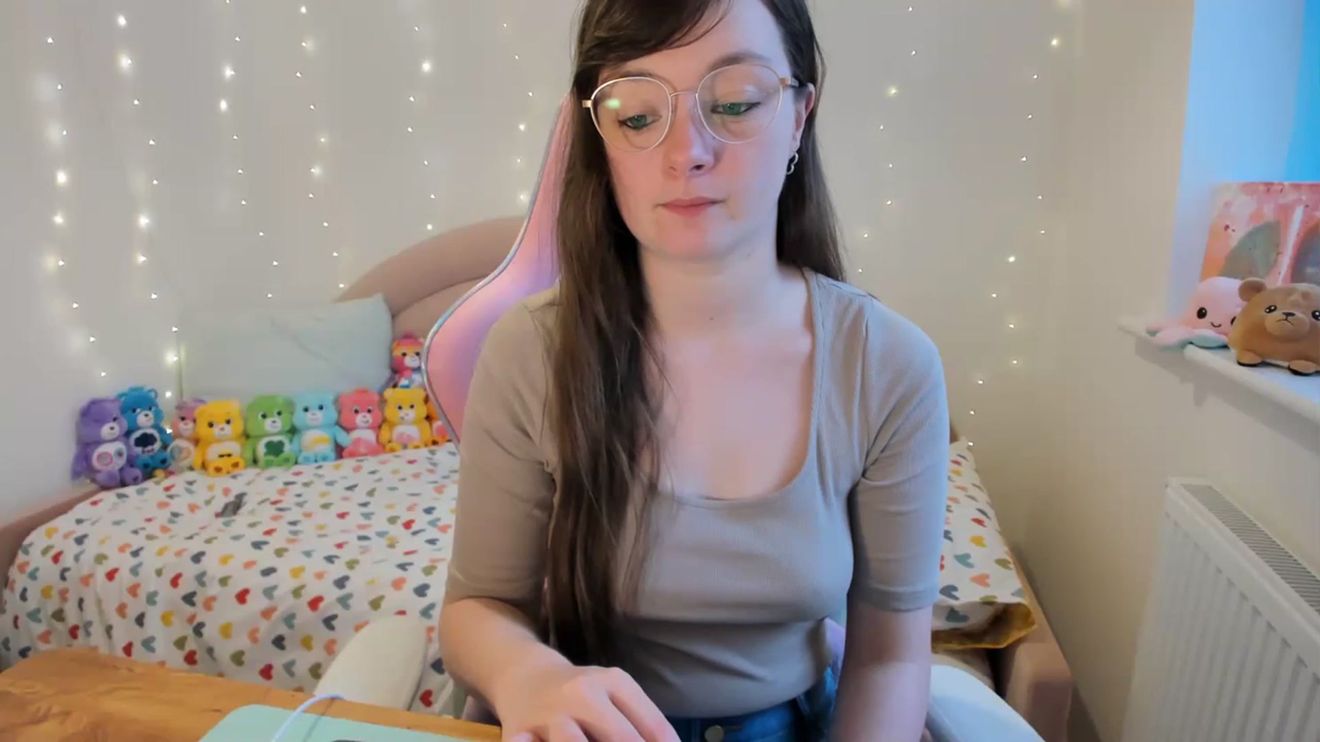 Gallery image thumbnail from JessieBear_'s myfreecams stream on, 11/20/2023, 15:20 image 14 of 20