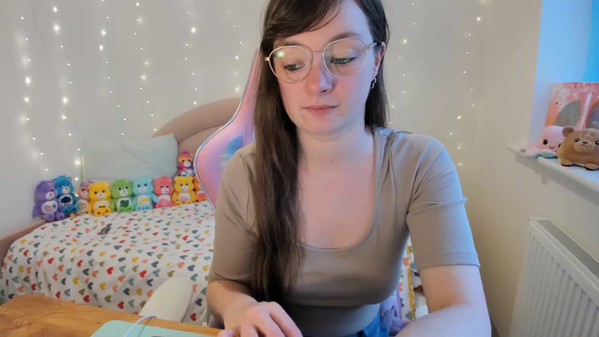 Gallery image thumbnail from JessieBear_'s myfreecams stream on, 11/20/2023, 15:20 image 10 of 20