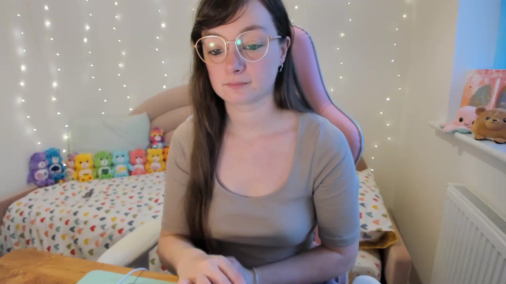 Gallery image thumbnail from JessieBear_'s myfreecams stream on, 11/20/2023, 15:20 image 19 of 20
