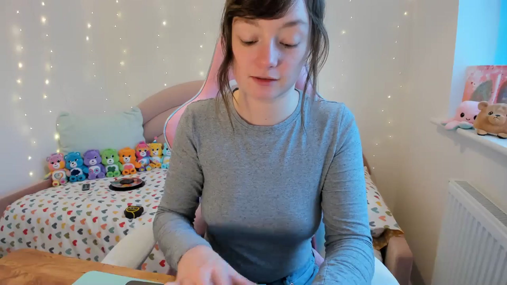 Gallery image thumbnail from JessieBear_'s myfreecams stream on, 11/21/2023, 17:05 image 5 of 20