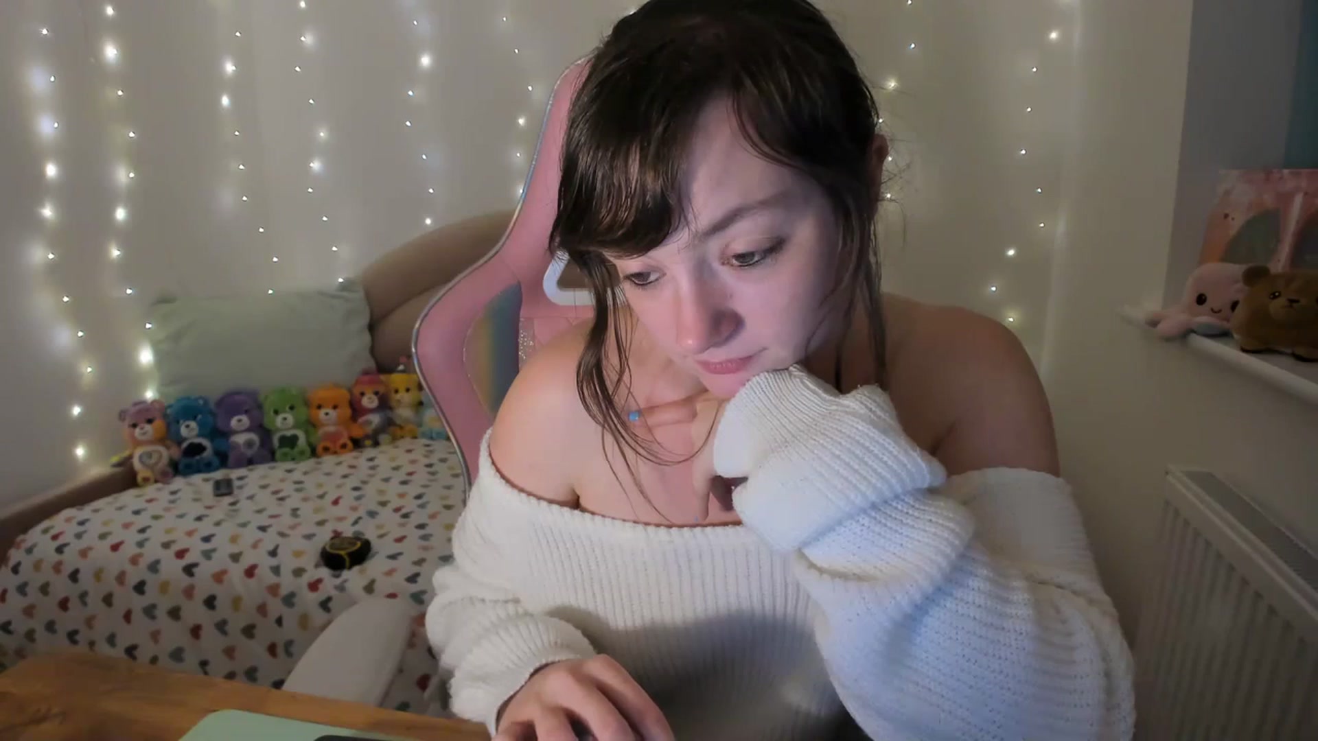 Gallery image thumbnail from JessieBear_'s myfreecams stream on, 11/21/2023, 20:07 image 17 of 20