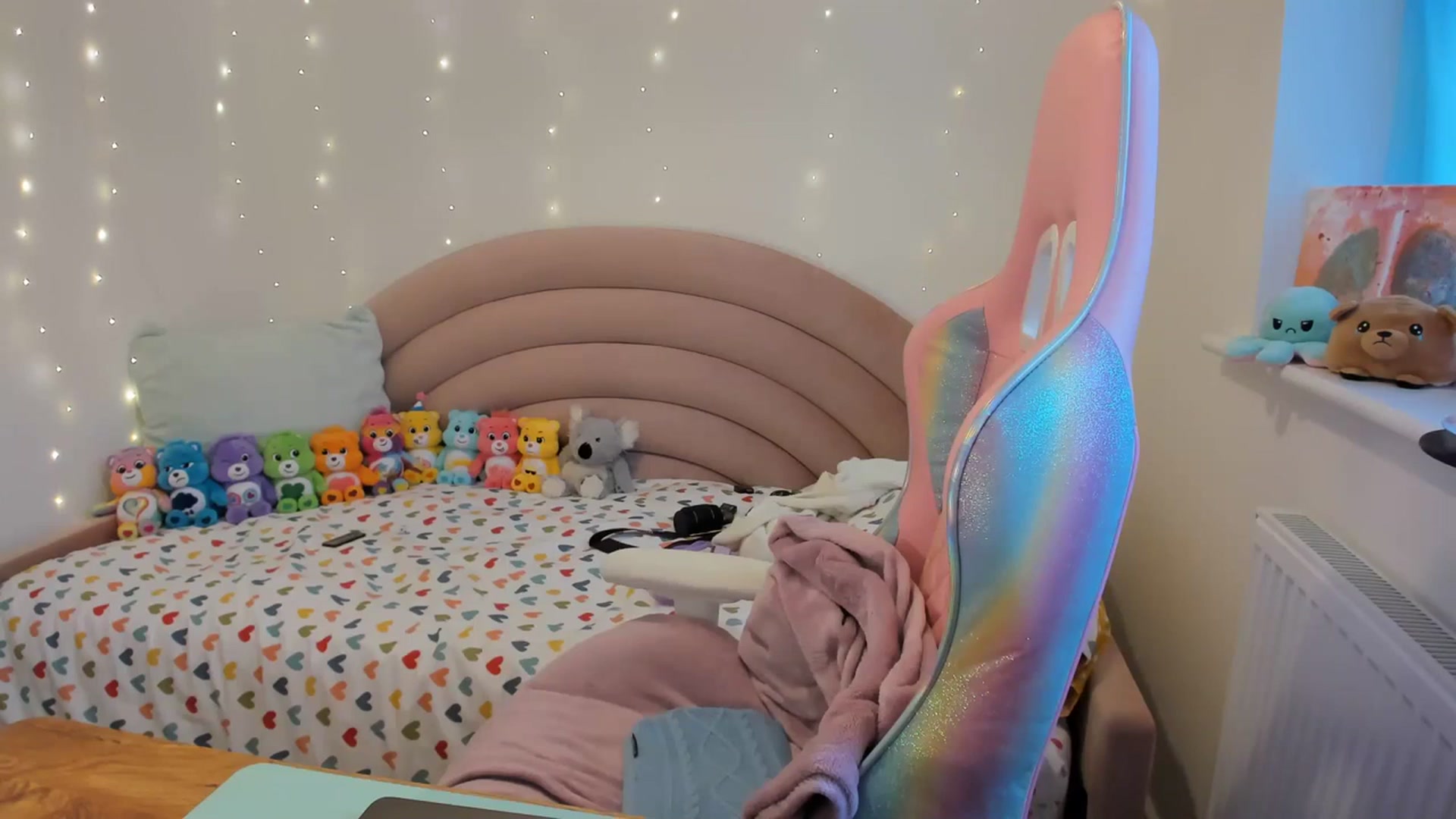 Gallery image thumbnail from JessieBear_'s myfreecams stream on, 11/27/2023, 16:10 image 7 of 20