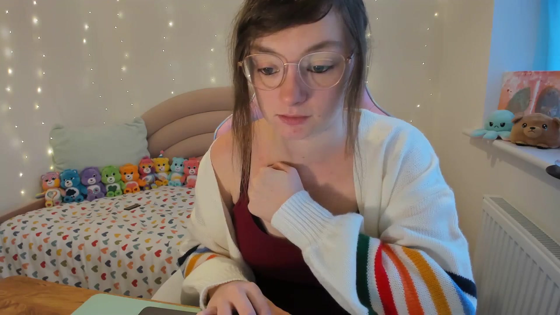 Gallery image thumbnail from JessieBear_'s myfreecams stream on, 11/27/2023, 16:10 image 6 of 20