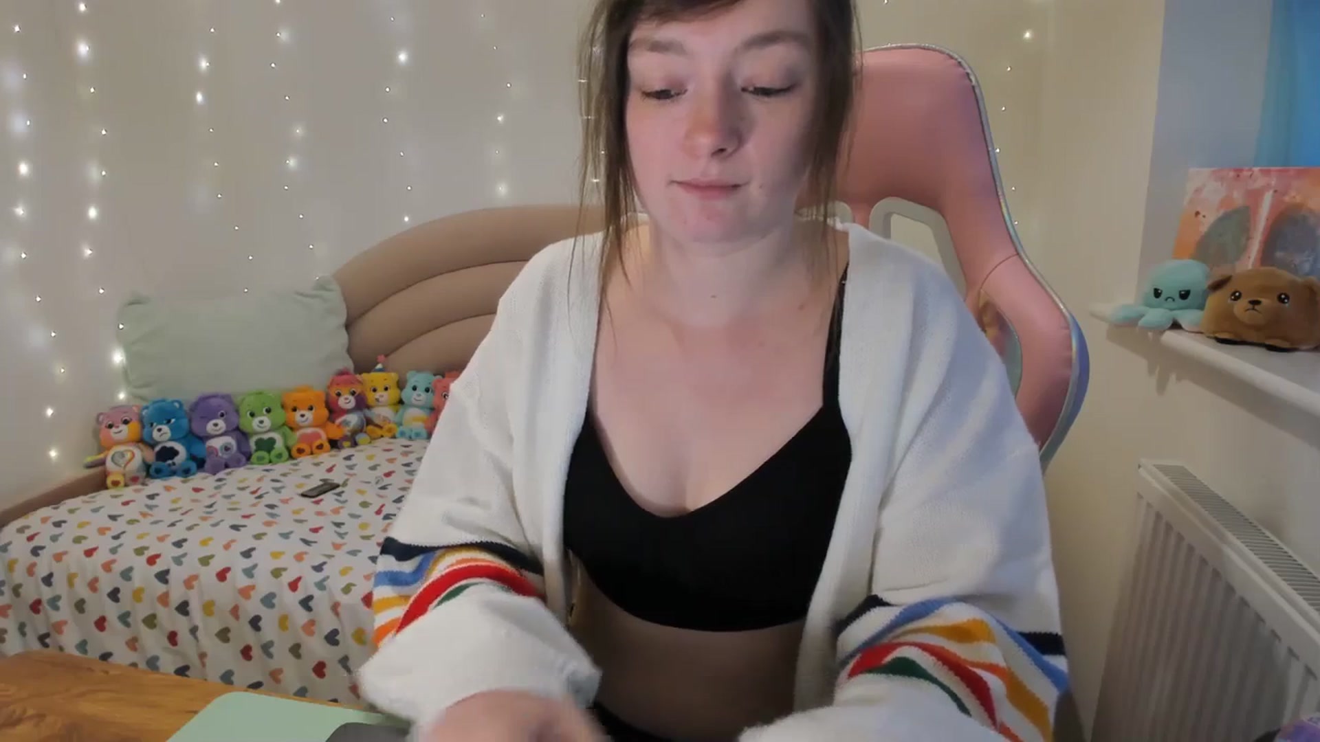 Gallery image thumbnail from JessieBear_'s myfreecams stream on, 11/27/2023, 16:10 image 19 of 20