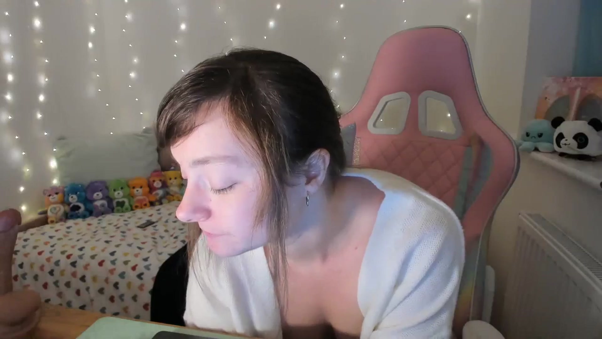 Gallery image thumbnail from JessieBear_'s myfreecams stream on, 11/27/2023, 17:48 image 17 of 20