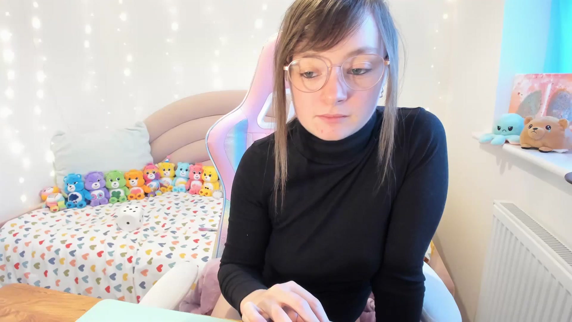 Gallery image thumbnail from JessieBear_'s myfreecams stream on, 11/30/2023, 15:49 image 7 of 20