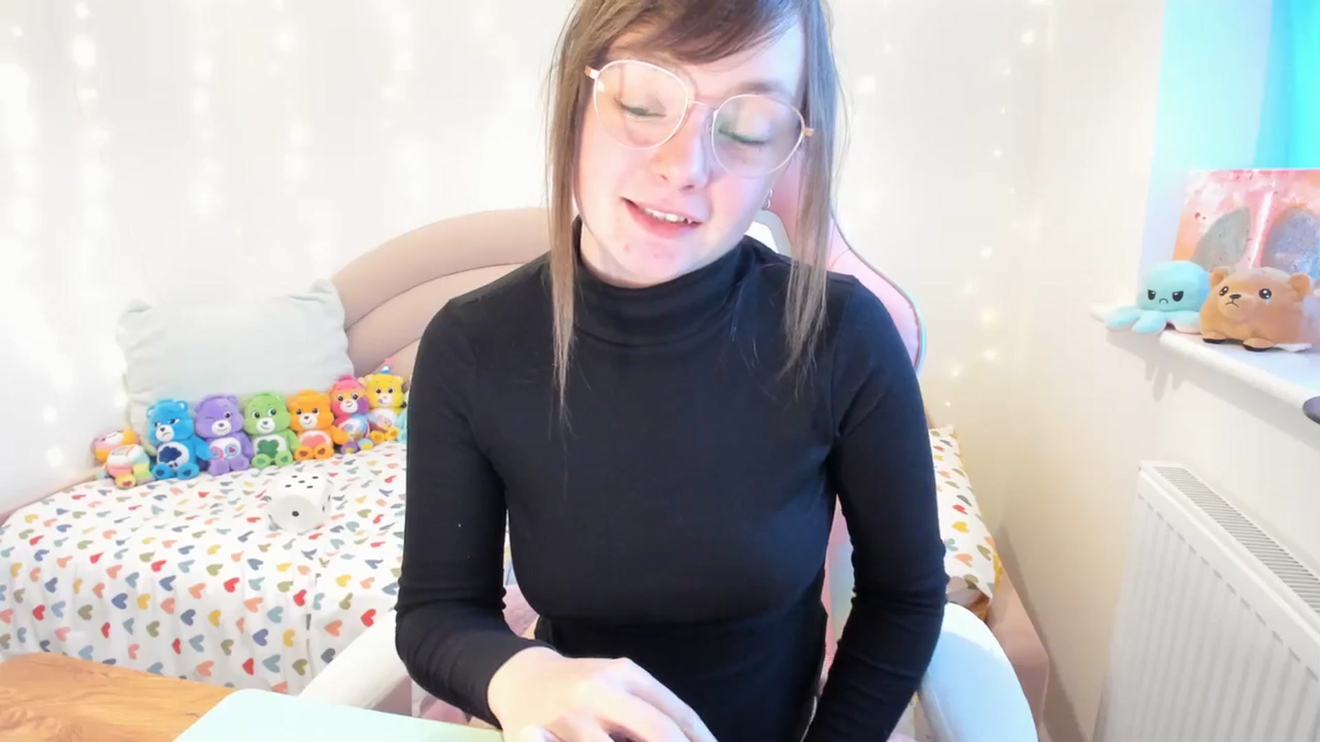 Gallery image thumbnail from JessieBear_'s myfreecams stream on, 11/30/2023, 15:49 image 14 of 20