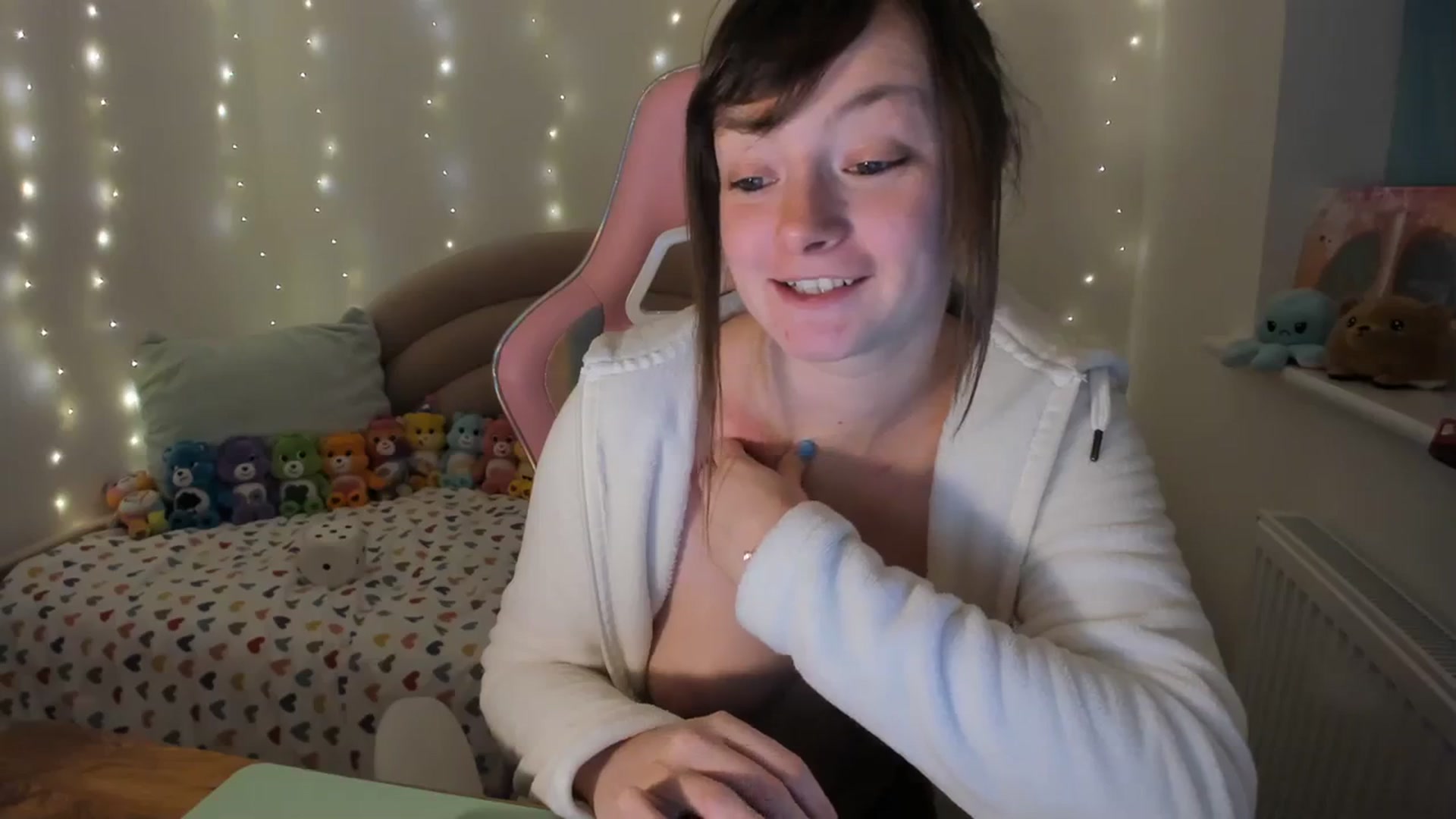 Gallery image thumbnail from JessieBear_'s myfreecams stream on, 11/30/2023, 18:05 image 9 of 20