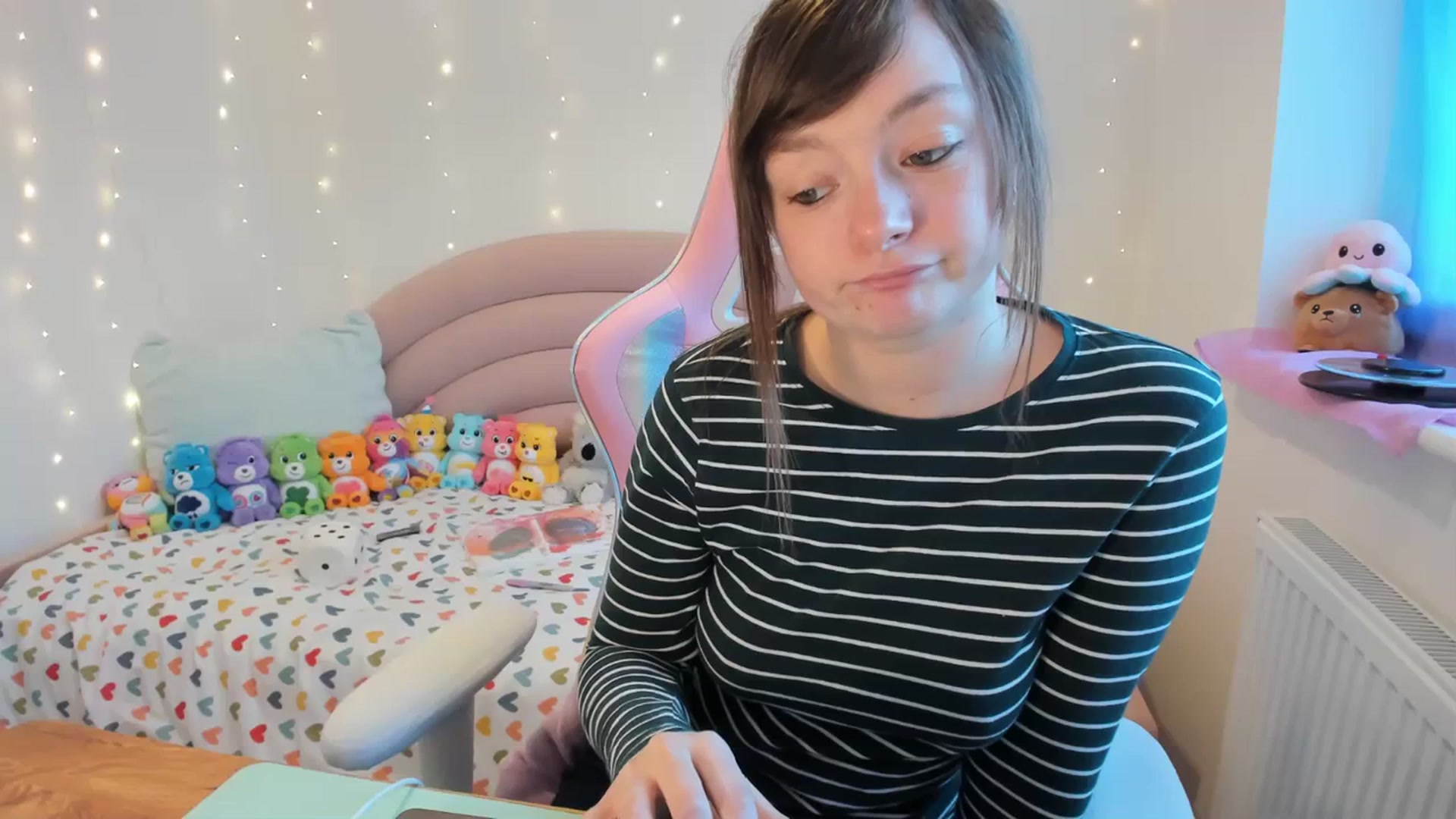 Gallery image thumbnail from JessieBear_'s myfreecams stream on, 12/01/2023, 15:12 image 20 of 20
