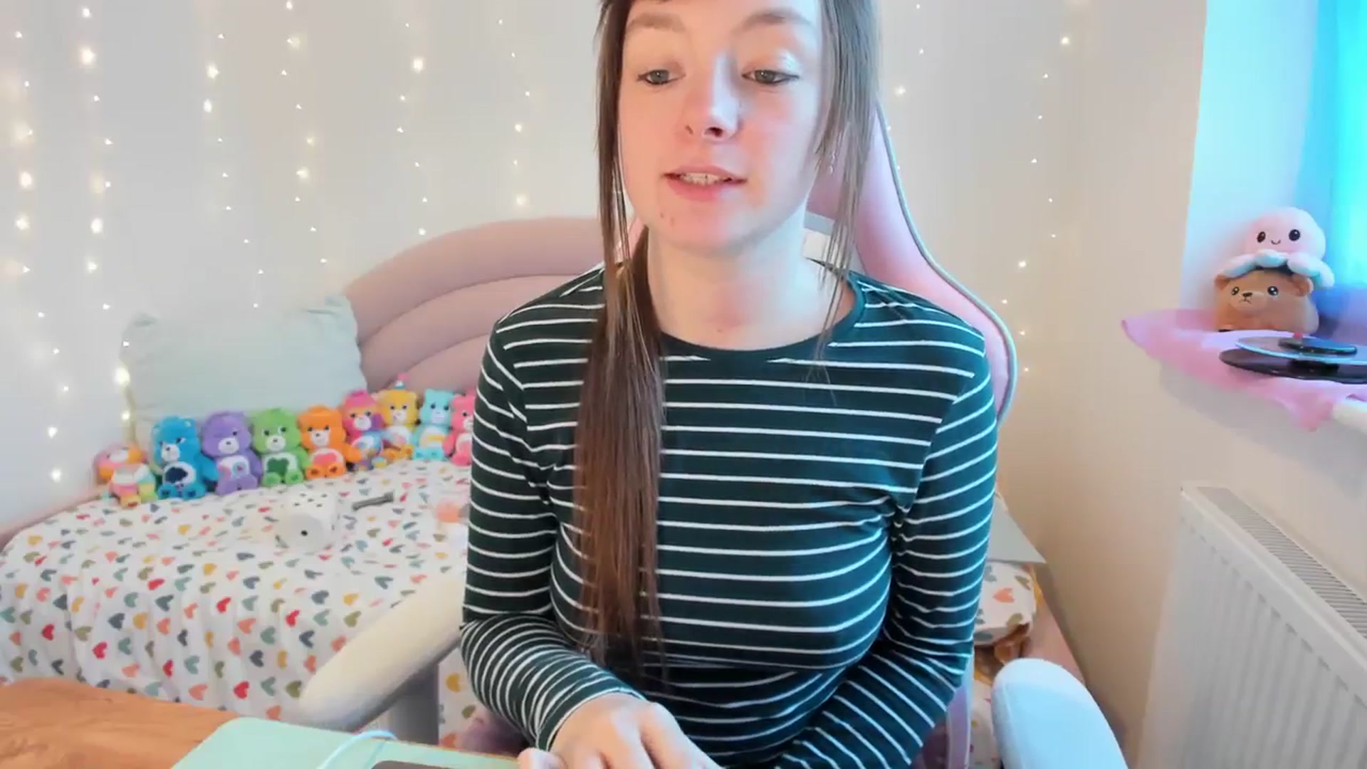 Gallery image thumbnail from JessieBear_'s myfreecams stream on, 12/01/2023, 15:12 image 14 of 20