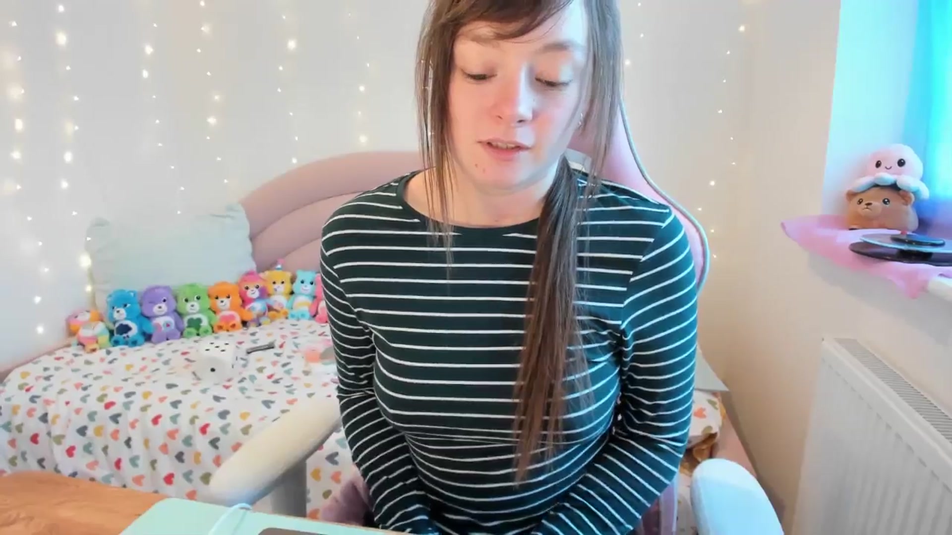 Gallery image thumbnail from JessieBear_'s myfreecams stream on, 12/01/2023, 15:12 image 13 of 20