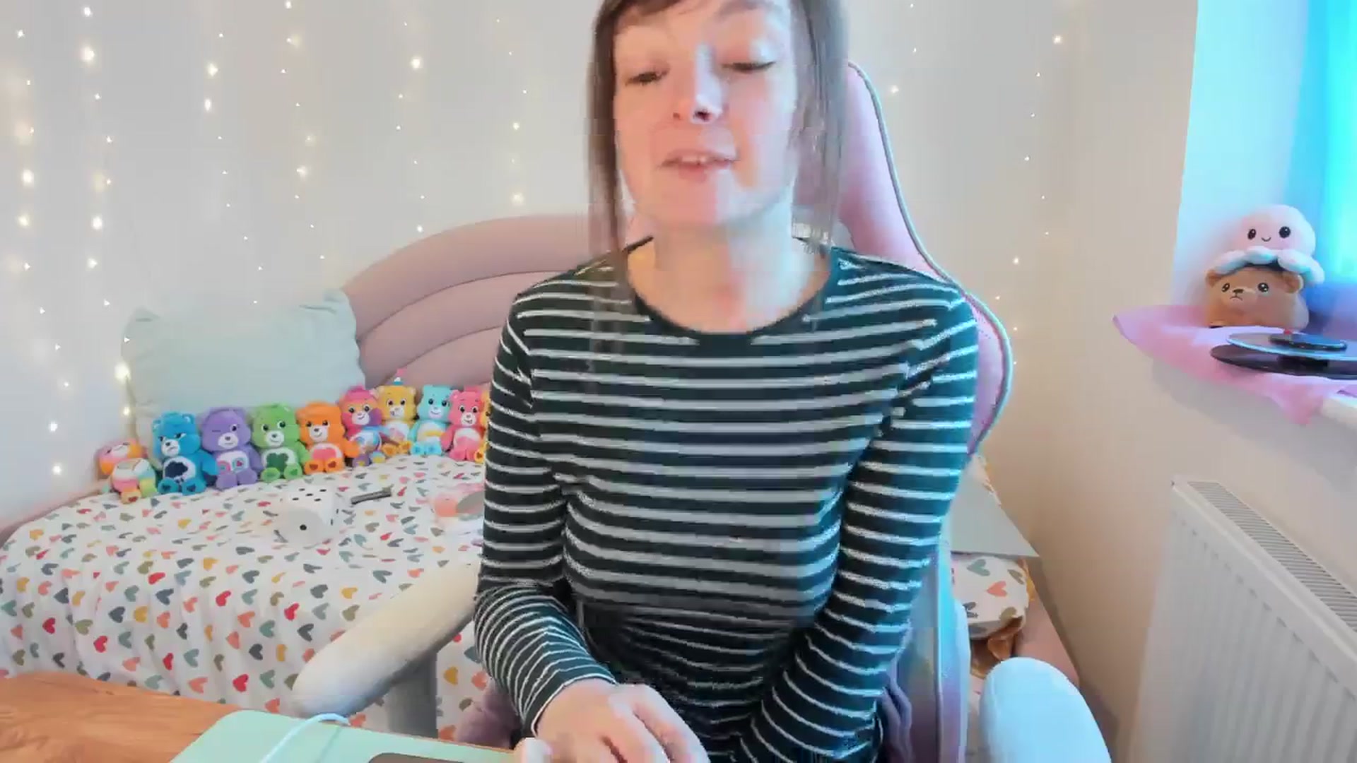 Gallery image thumbnail from JessieBear_'s myfreecams stream on, 12/01/2023, 15:12 image 9 of 20