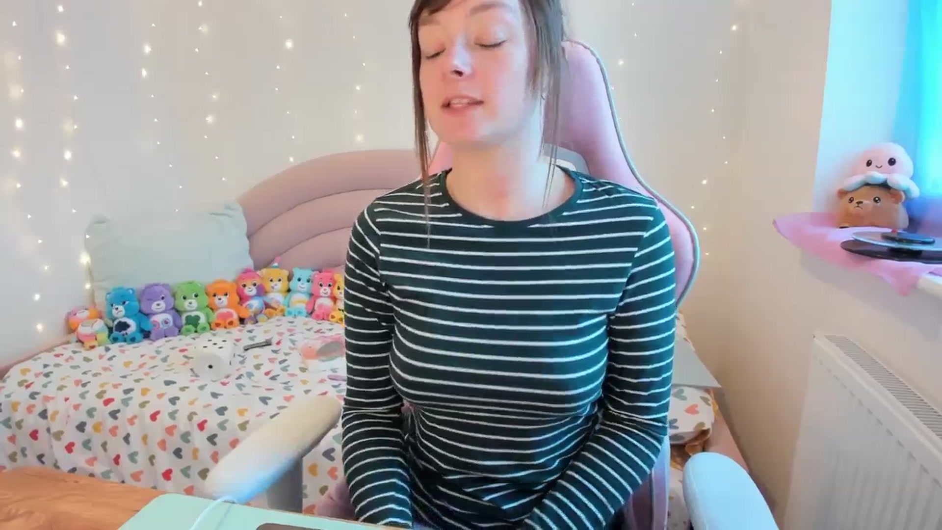Gallery image thumbnail from JessieBear_'s myfreecams stream on, 12/01/2023, 15:12 image 10 of 20