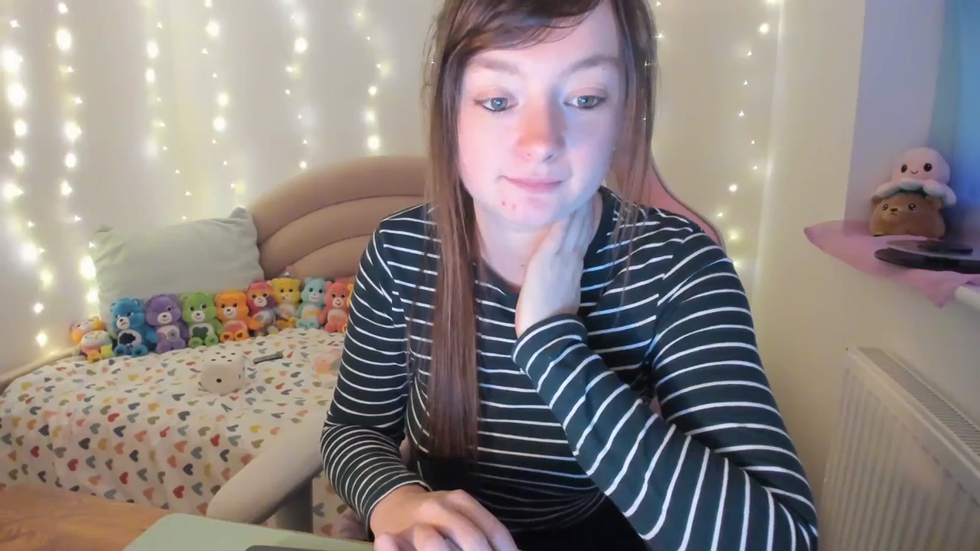 Gallery image thumbnail from JessieBear_'s myfreecams stream on, 12/01/2023, 17:03 image 4 of 20
