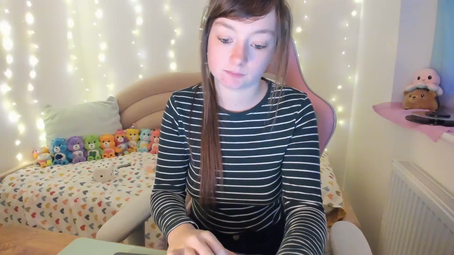 Gallery image thumbnail from JessieBear_'s myfreecams stream on, 12/01/2023, 17:03 image 5 of 20
