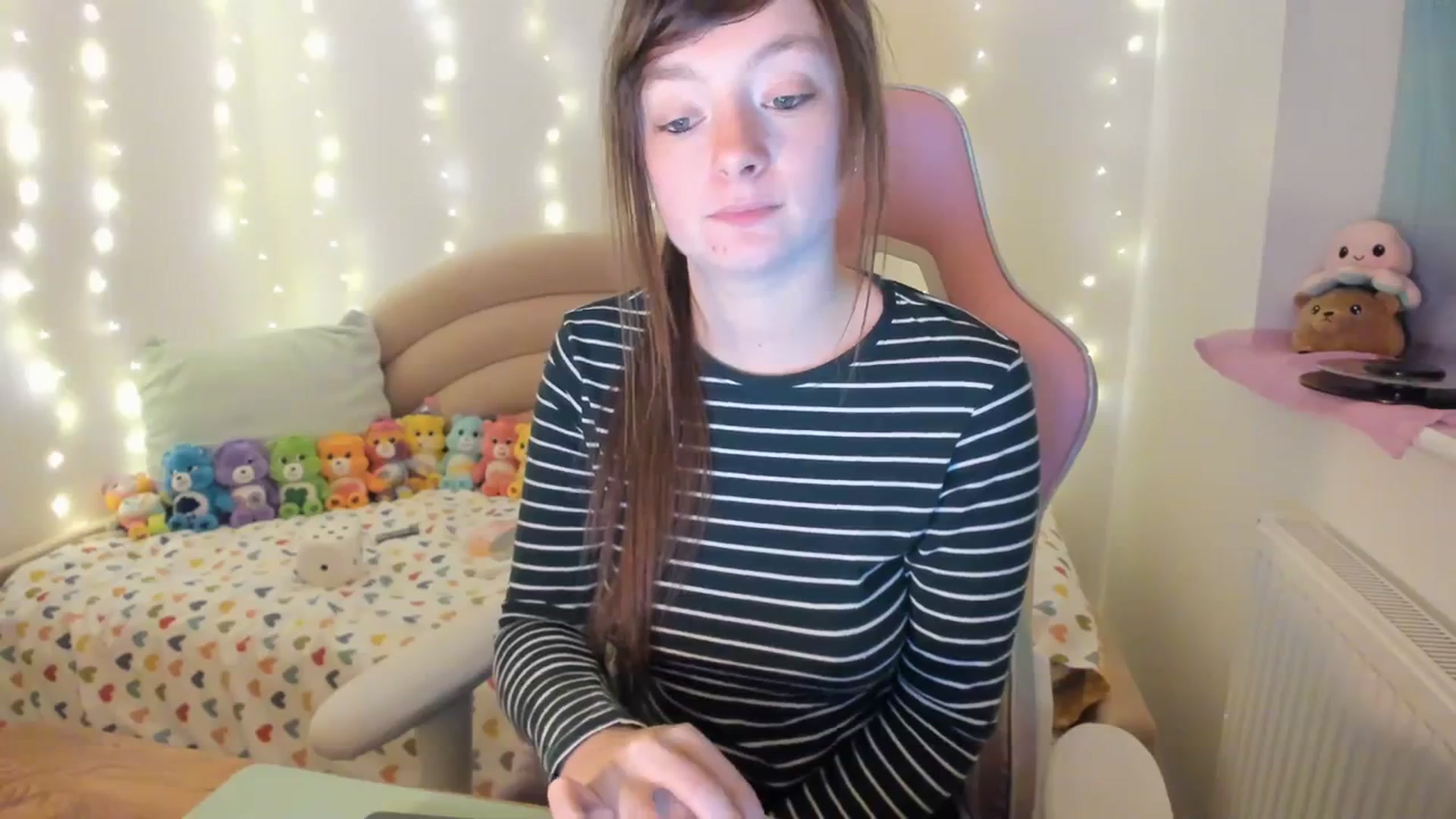 Gallery image thumbnail from JessieBear_'s myfreecams stream on, 12/01/2023, 17:03 image 17 of 20