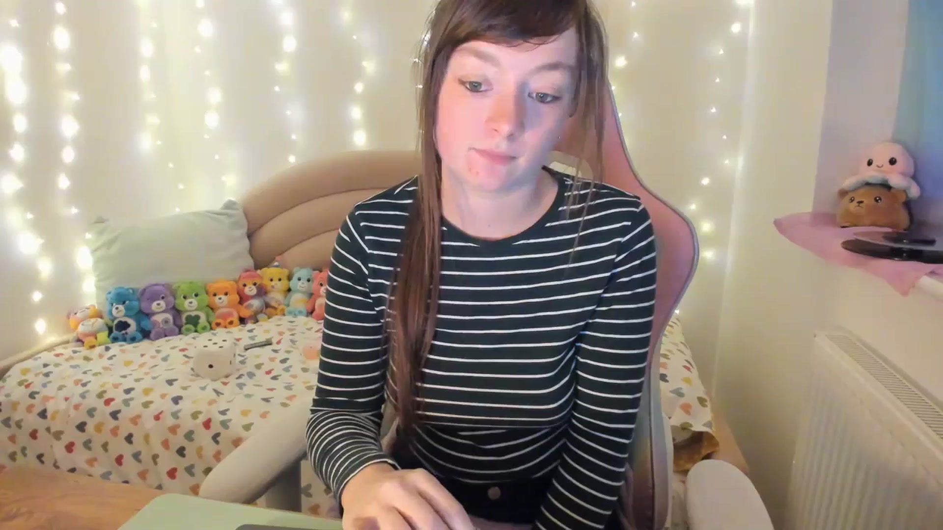 Gallery image thumbnail from JessieBear_'s myfreecams stream on, 12/01/2023, 17:03 image 6 of 20
