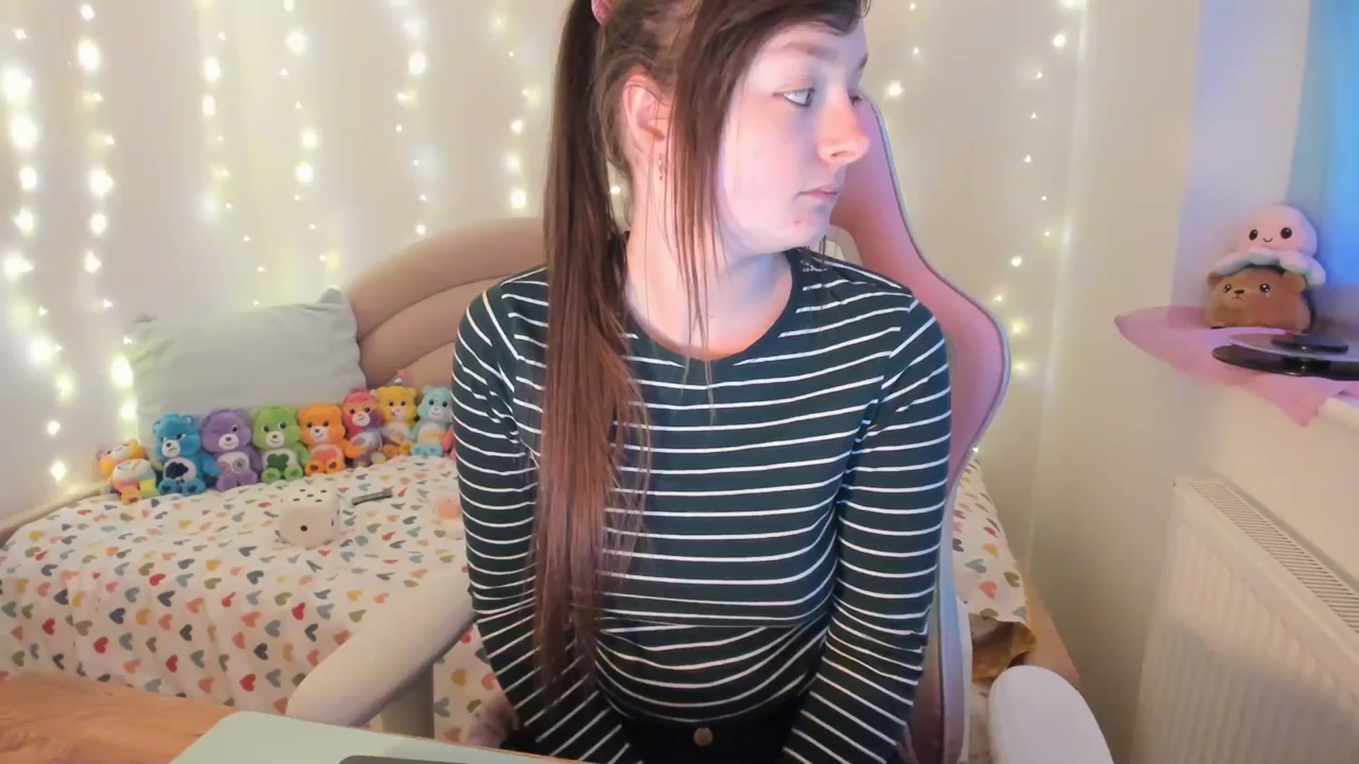 Gallery image thumbnail from JessieBear_'s myfreecams stream on, 12/01/2023, 17:03 image 1 of 20