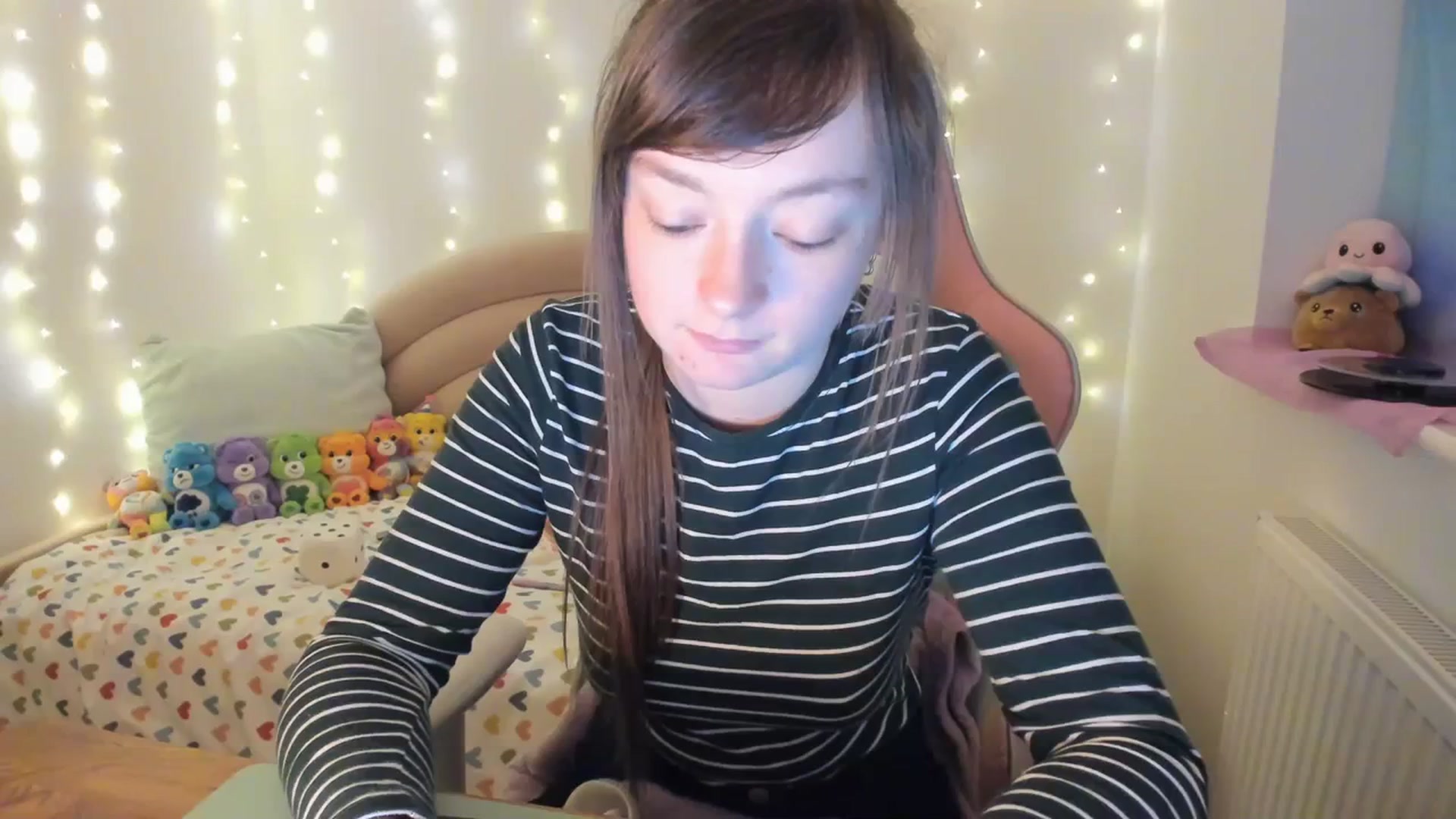 Gallery image thumbnail from JessieBear_'s myfreecams stream on, 12/01/2023, 17:03 image 7 of 20