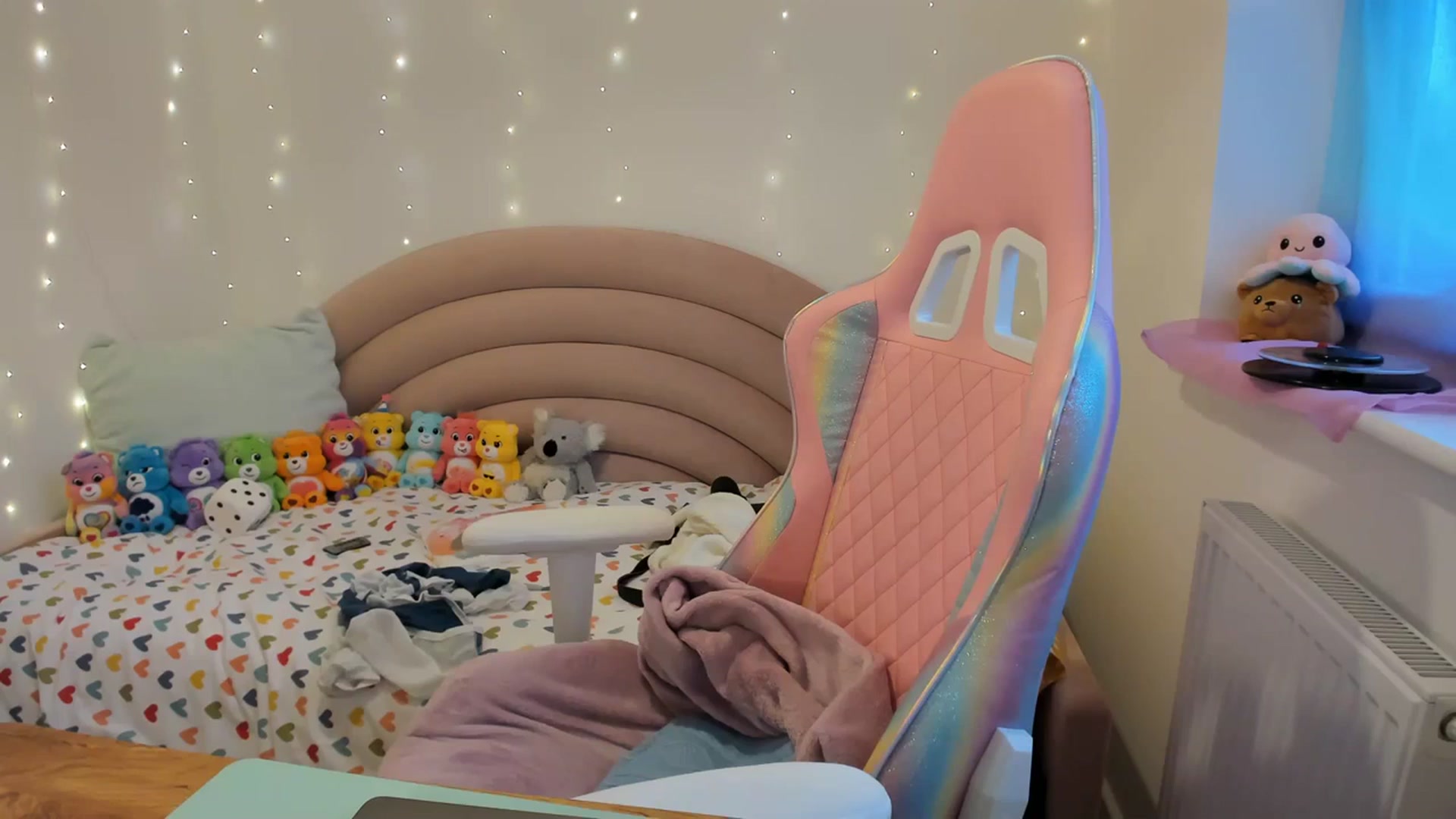 Gallery image thumbnail from JessieBear_'s myfreecams stream on, 12/04/2023, 14:43 image 16 of 20
