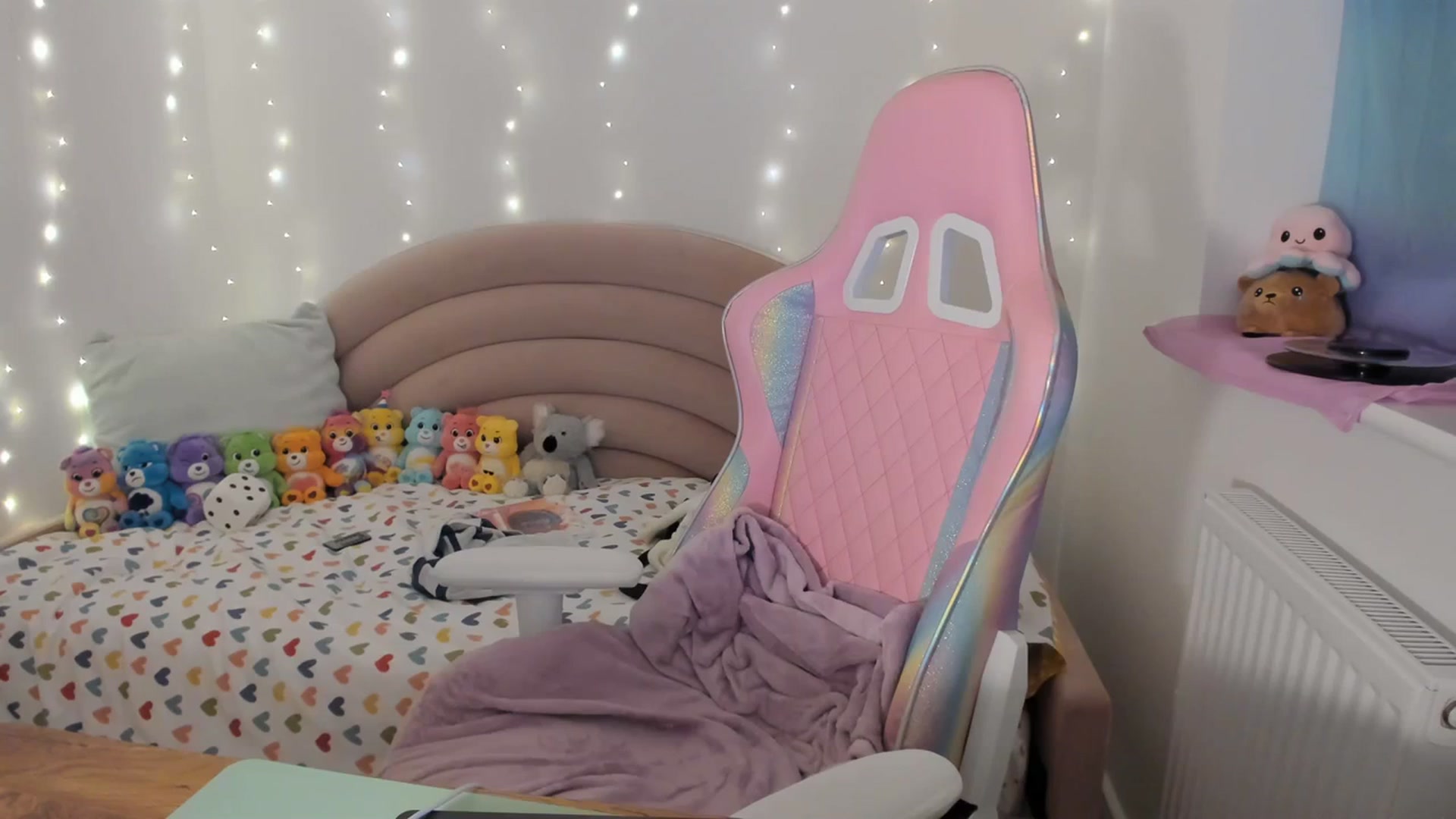 Gallery image thumbnail from JessieBear_'s myfreecams stream on, 12/04/2023, 17:27 image 4 of 20