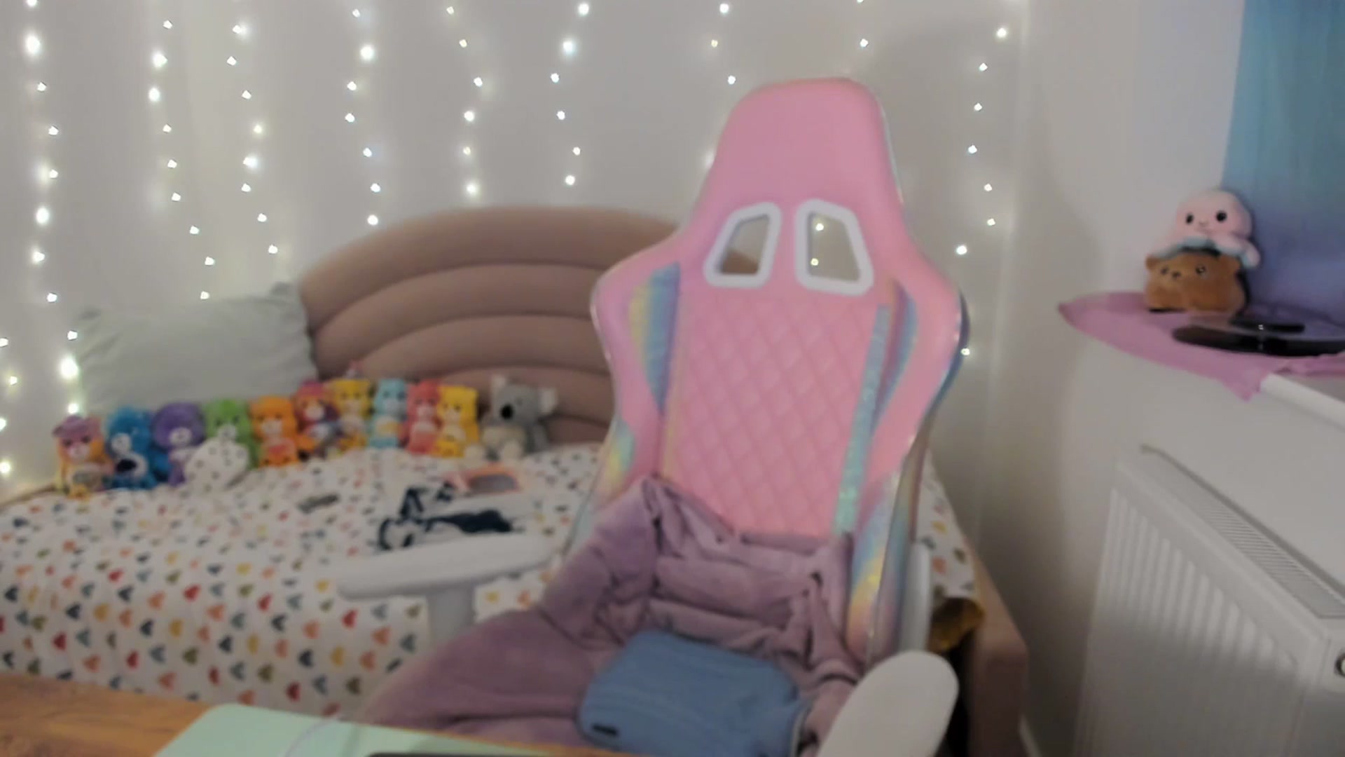 Gallery image thumbnail from JessieBear_'s myfreecams stream on, 12/04/2023, 17:27 image 19 of 20