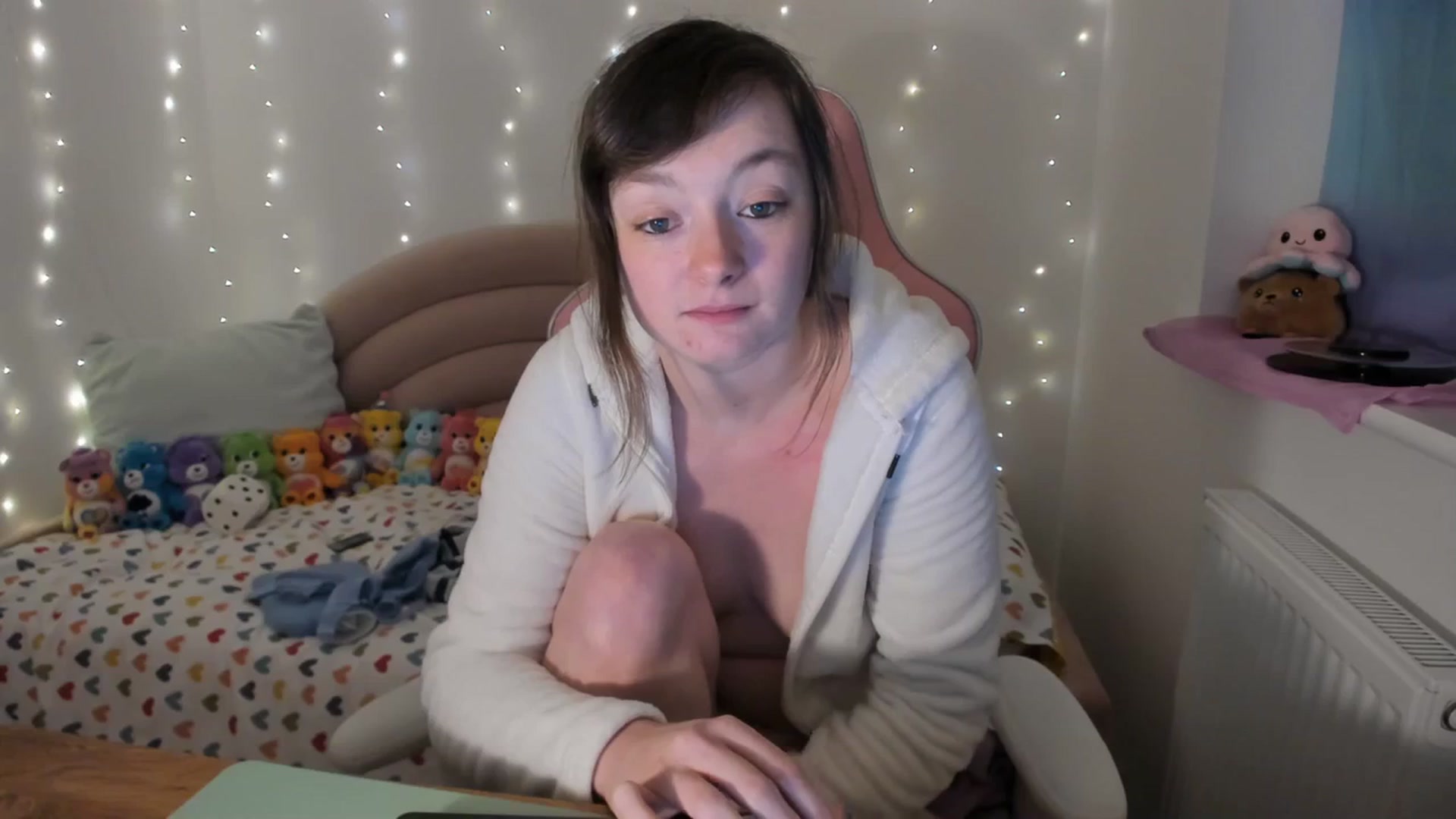 Gallery image thumbnail from JessieBear_'s myfreecams stream on, 12/04/2023, 17:48 image 19 of 20