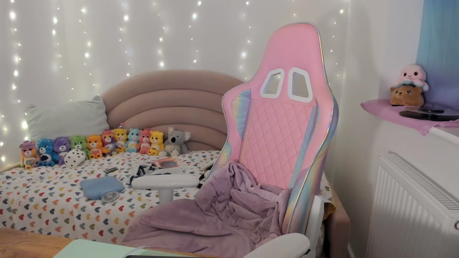 Gallery image thumbnail from JessieBear_'s myfreecams stream on, 12/04/2023, 17:48 image 4 of 20