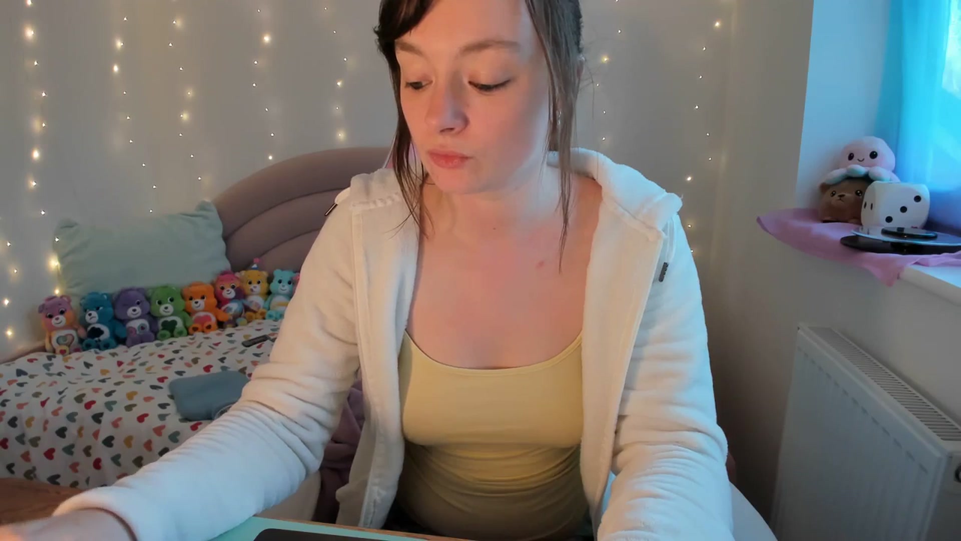 Gallery image thumbnail from JessieBear_'s myfreecams stream on, 12/05/2023, 15:42 image 17 of 20