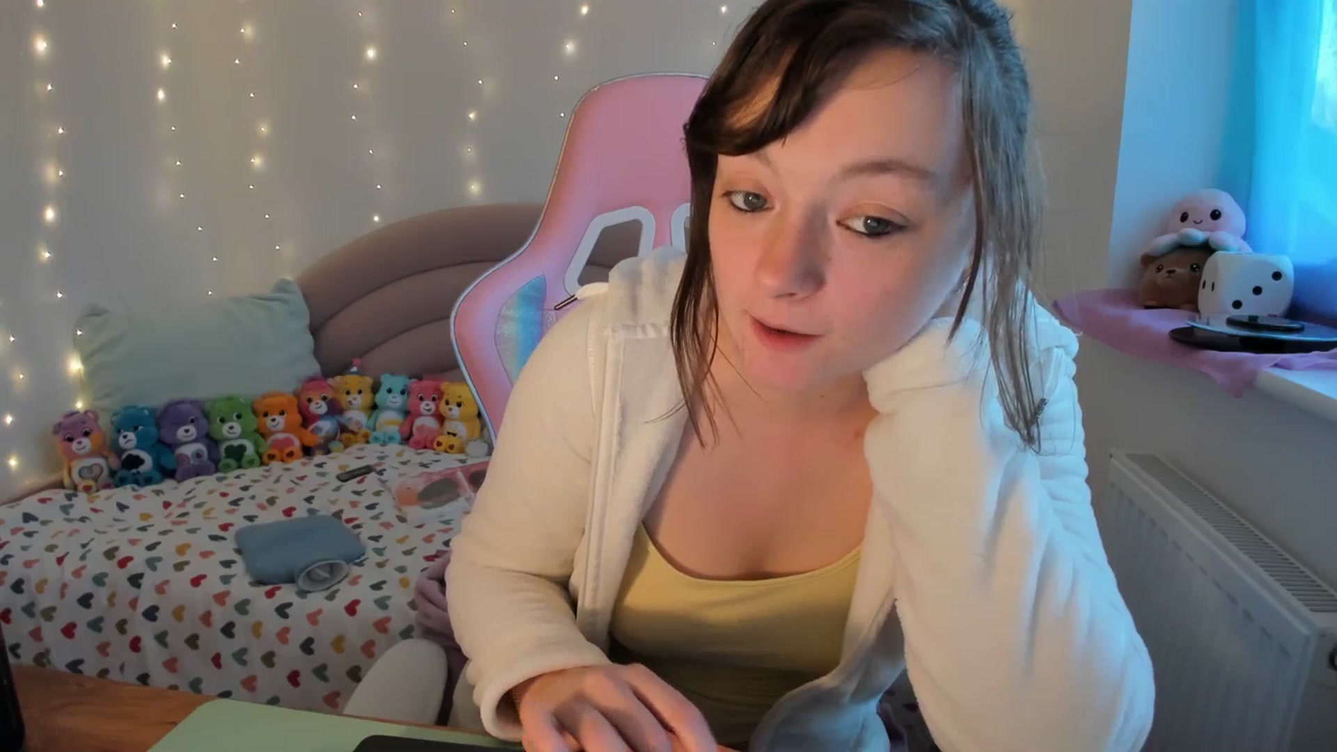 Gallery image thumbnail from JessieBear_'s myfreecams stream on, 12/05/2023, 15:42 image 19 of 20