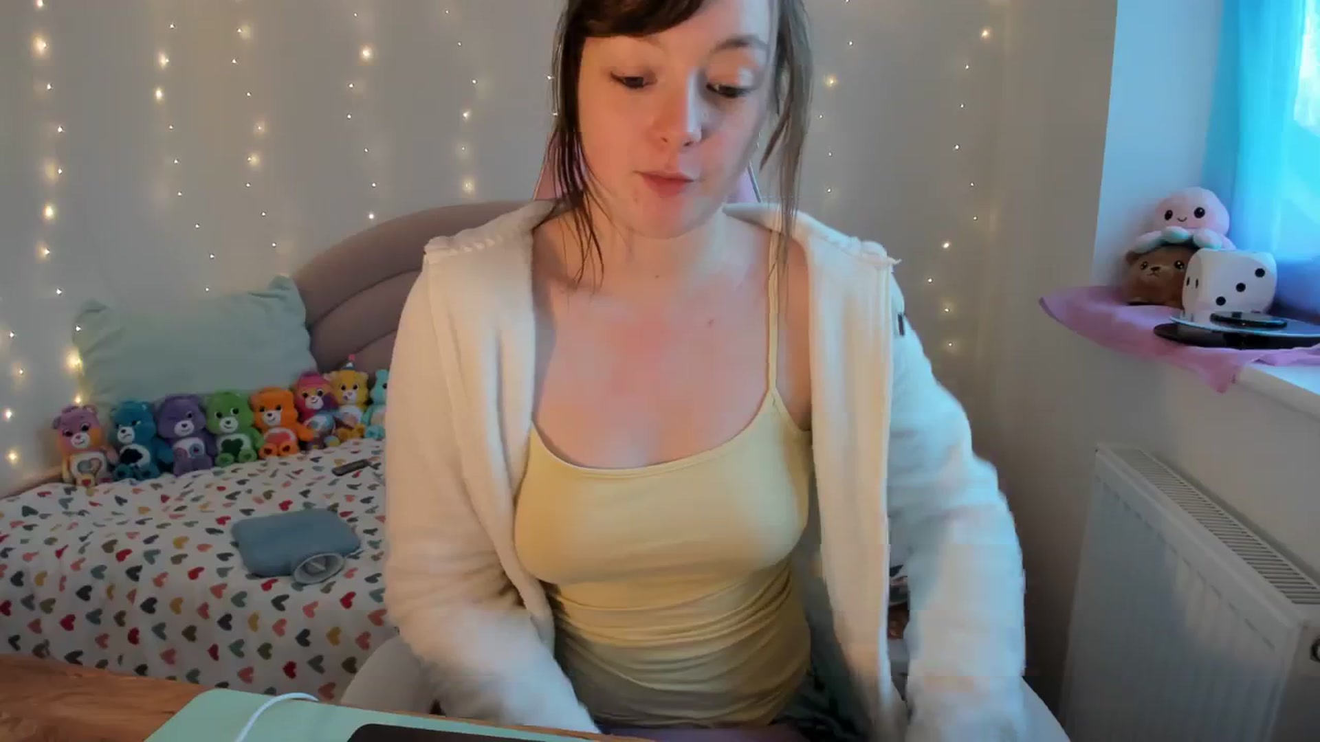 Gallery image thumbnail from JessieBear_'s myfreecams stream on, 12/05/2023, 15:42 image 15 of 20