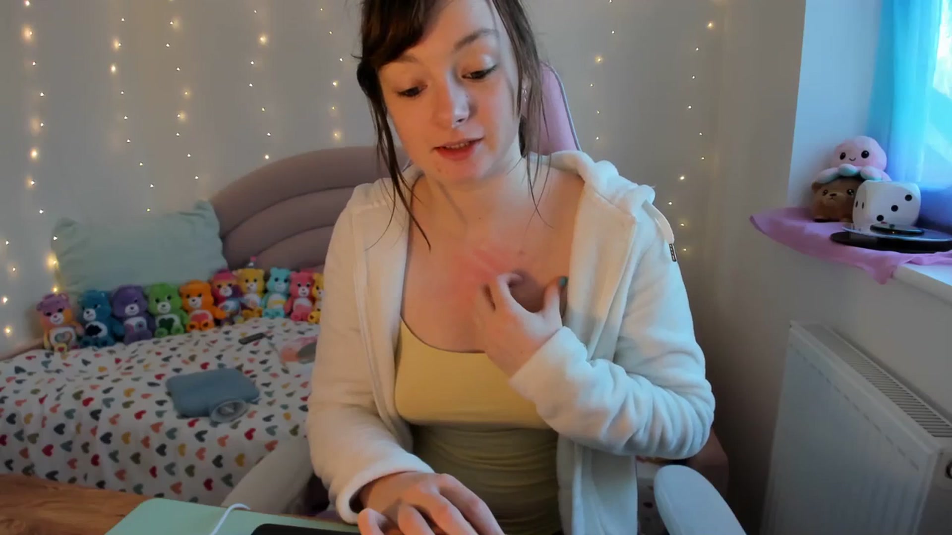 Gallery image thumbnail from JessieBear_'s myfreecams stream on, 12/05/2023, 15:42 image 7 of 20