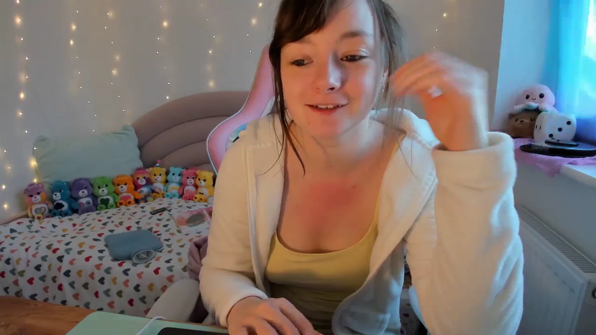 Gallery image thumbnail from JessieBear_'s myfreecams stream on, 12/05/2023, 15:42 image 8 of 20