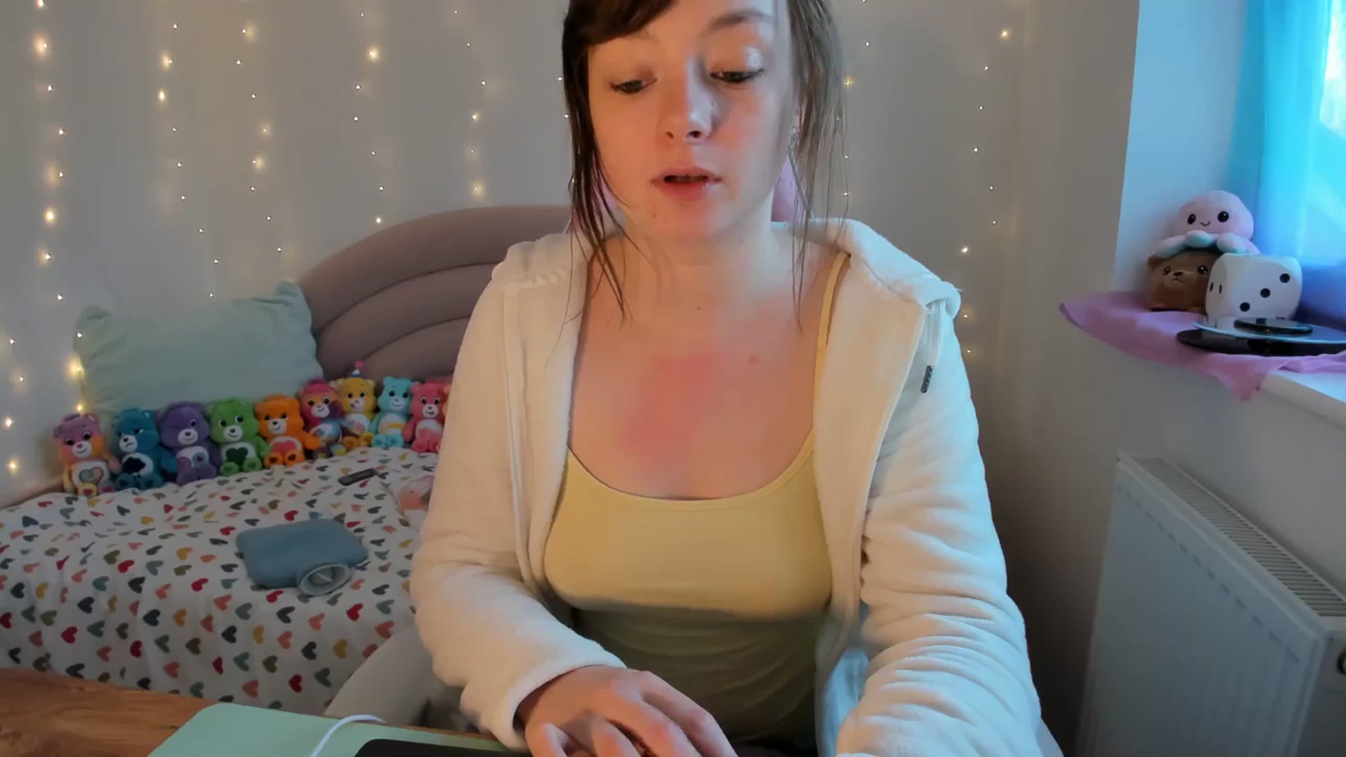 Gallery image thumbnail from JessieBear_'s myfreecams stream on, 12/05/2023, 15:42 image 12 of 20