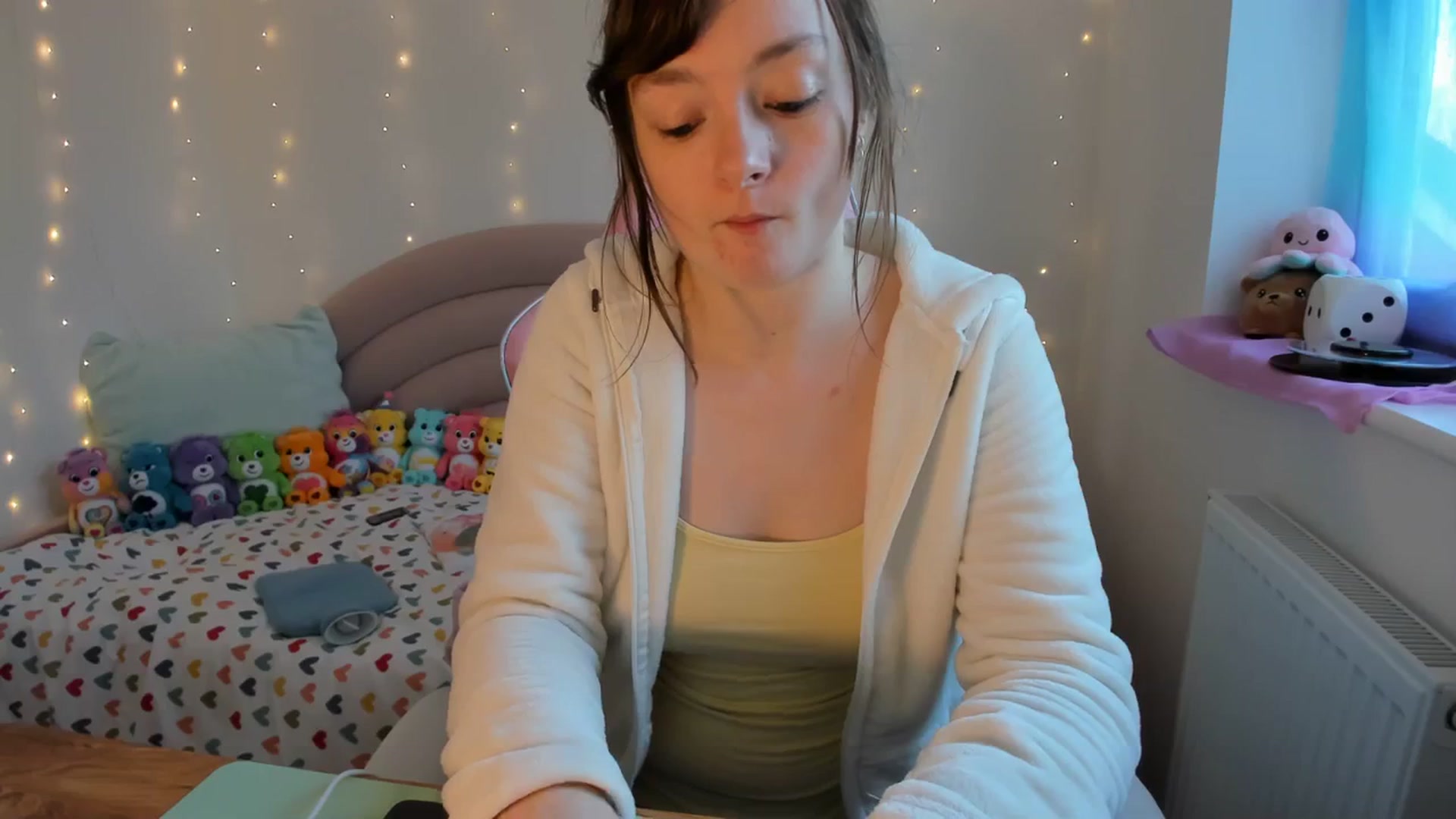 Gallery image thumbnail from JessieBear_'s myfreecams stream on, 12/05/2023, 15:42 image 2 of 20
