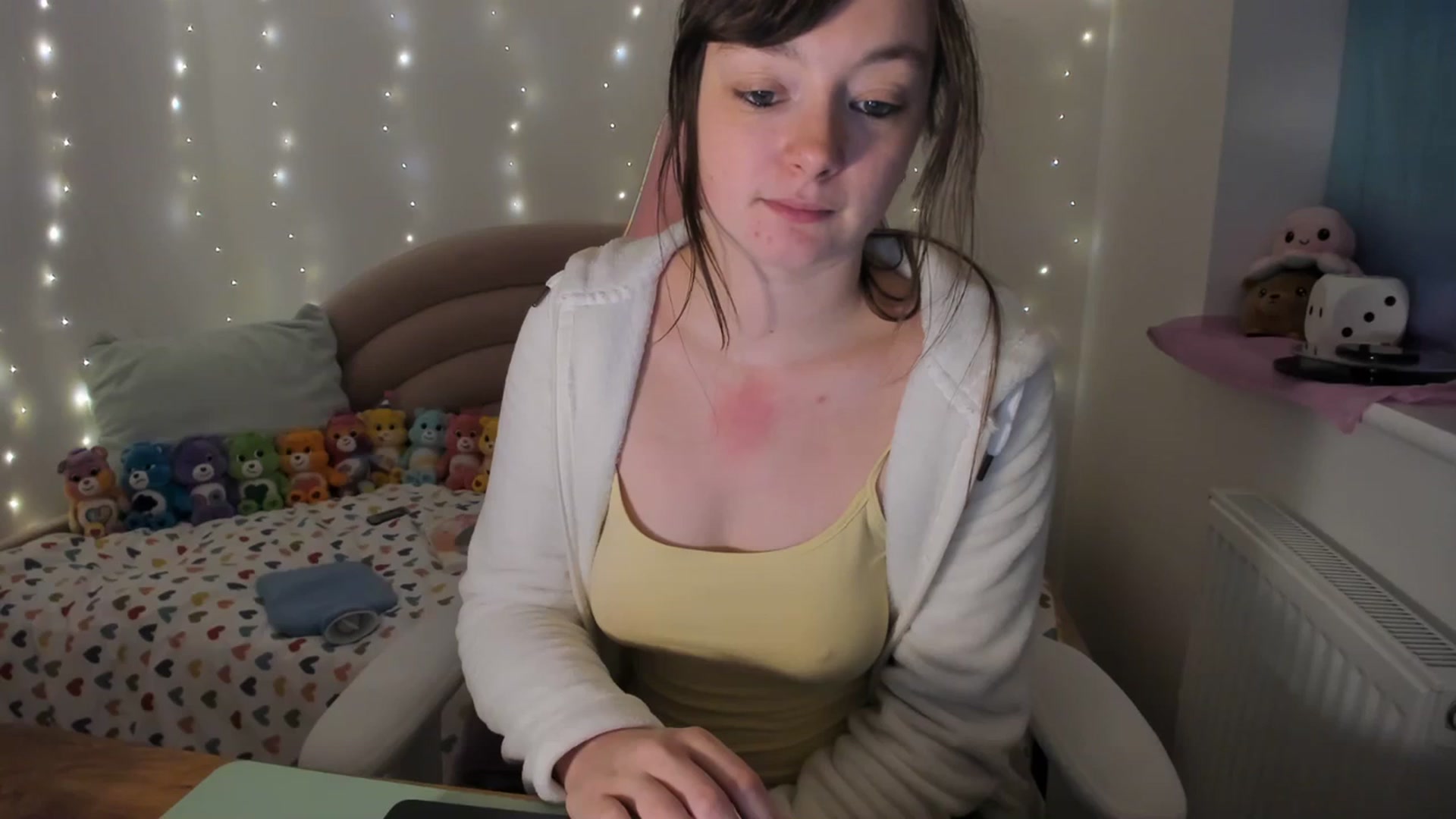 Gallery image thumbnail from JessieBear_'s myfreecams stream on, 12/05/2023, 18:12 image 8 of 20