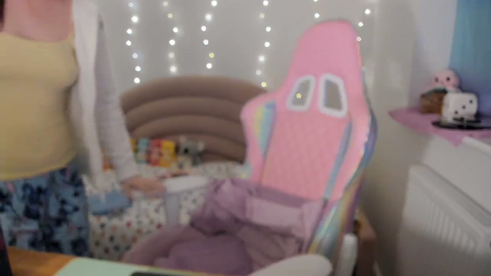 Gallery image thumbnail from JessieBear_'s myfreecams stream on, 12/05/2023, 18:12 image 16 of 20