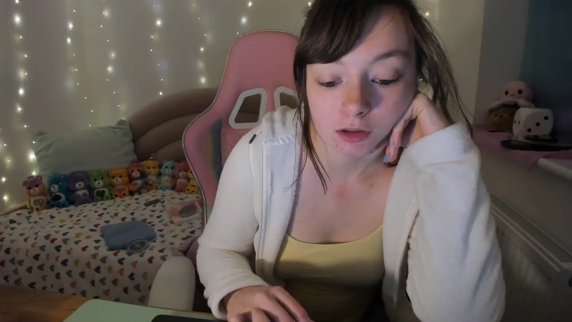 Gallery image thumbnail from JessieBear_'s myfreecams stream on, 12/05/2023, 18:12 image 10 of 20