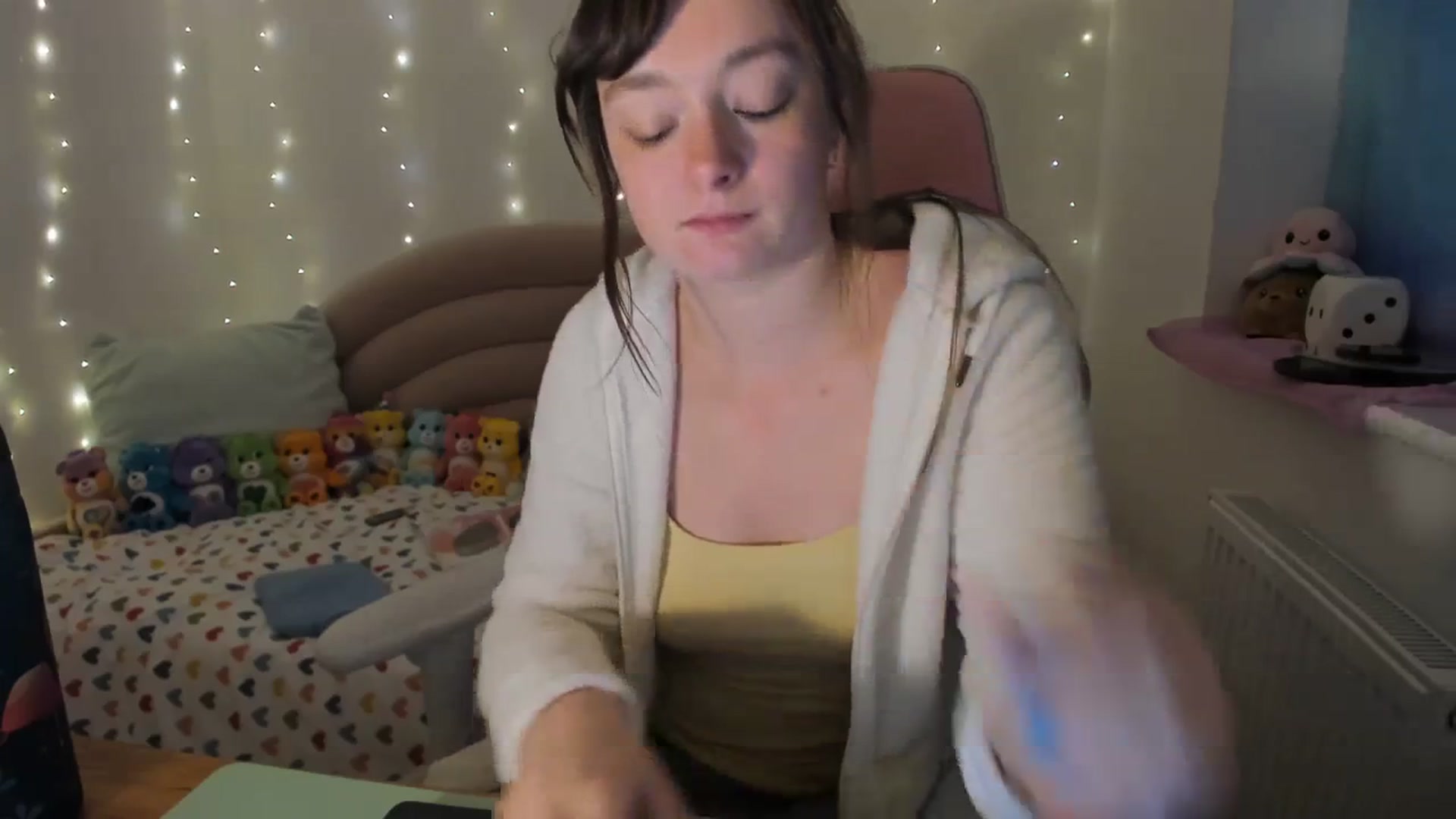 Gallery image thumbnail from JessieBear_'s myfreecams stream on, 12/05/2023, 18:12 image 6 of 20