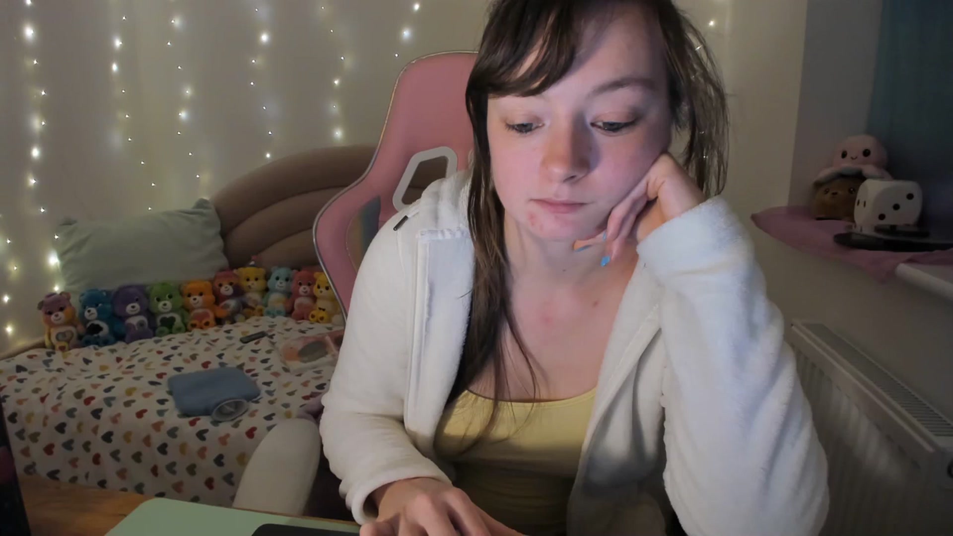 Gallery image thumbnail from JessieBear_'s myfreecams stream on, 12/05/2023, 18:12 image 15 of 20