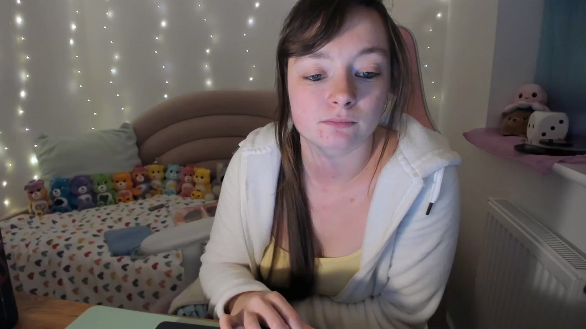 Gallery image thumbnail from JessieBear_'s myfreecams stream on, 12/05/2023, 18:12 image 18 of 20