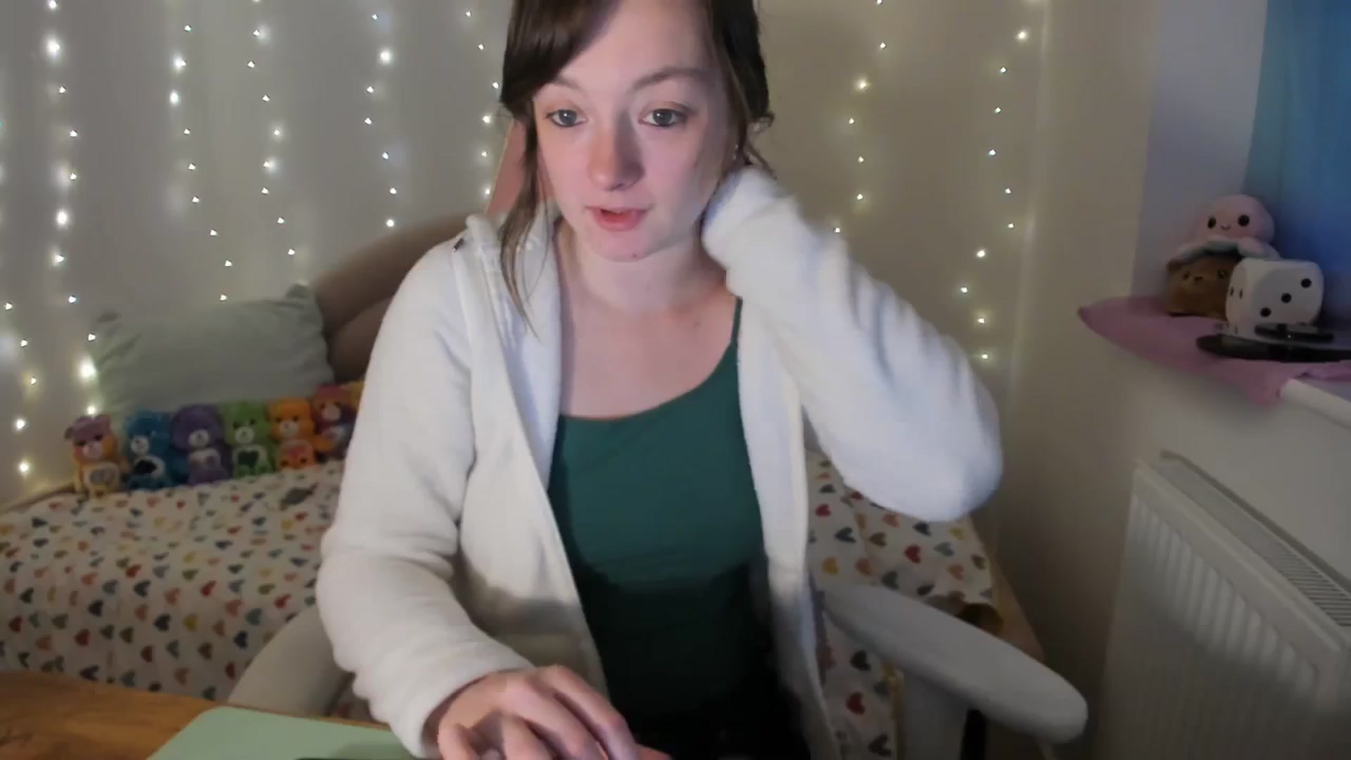 Gallery image thumbnail from JessieBear_'s myfreecams stream on, 12/07/2023, 15:57 image 13 of 20