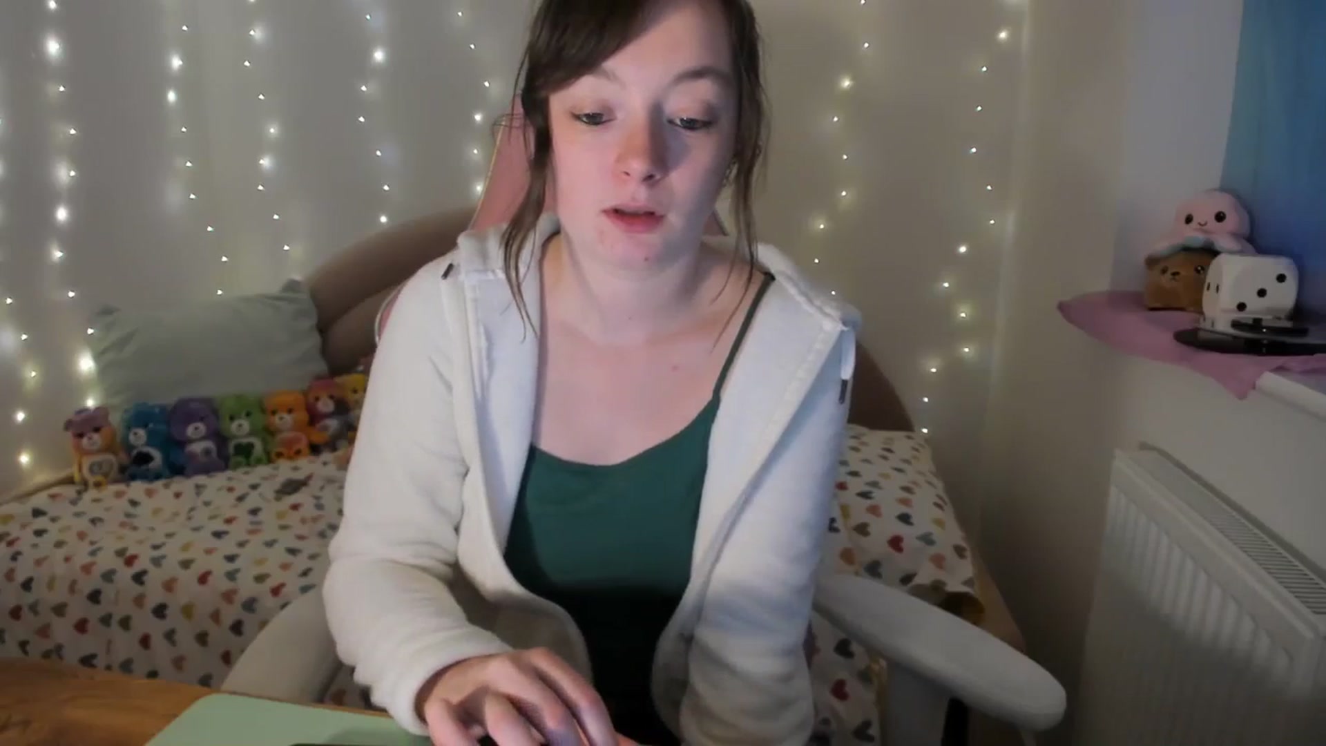 Gallery image thumbnail from JessieBear_'s myfreecams stream on, 12/07/2023, 15:57 image 15 of 20